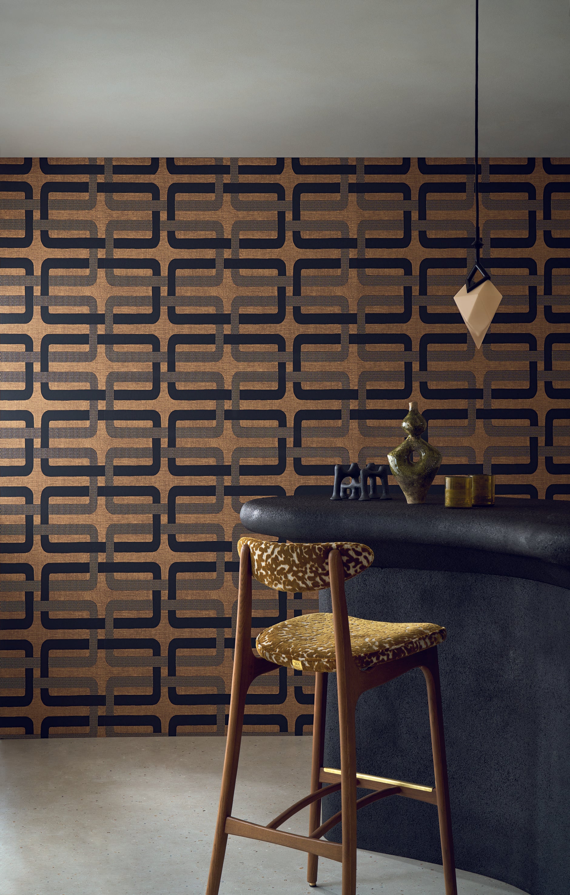 Structural wallpaper with geometric pattern MATJARA - NOIR/DORÉ brown