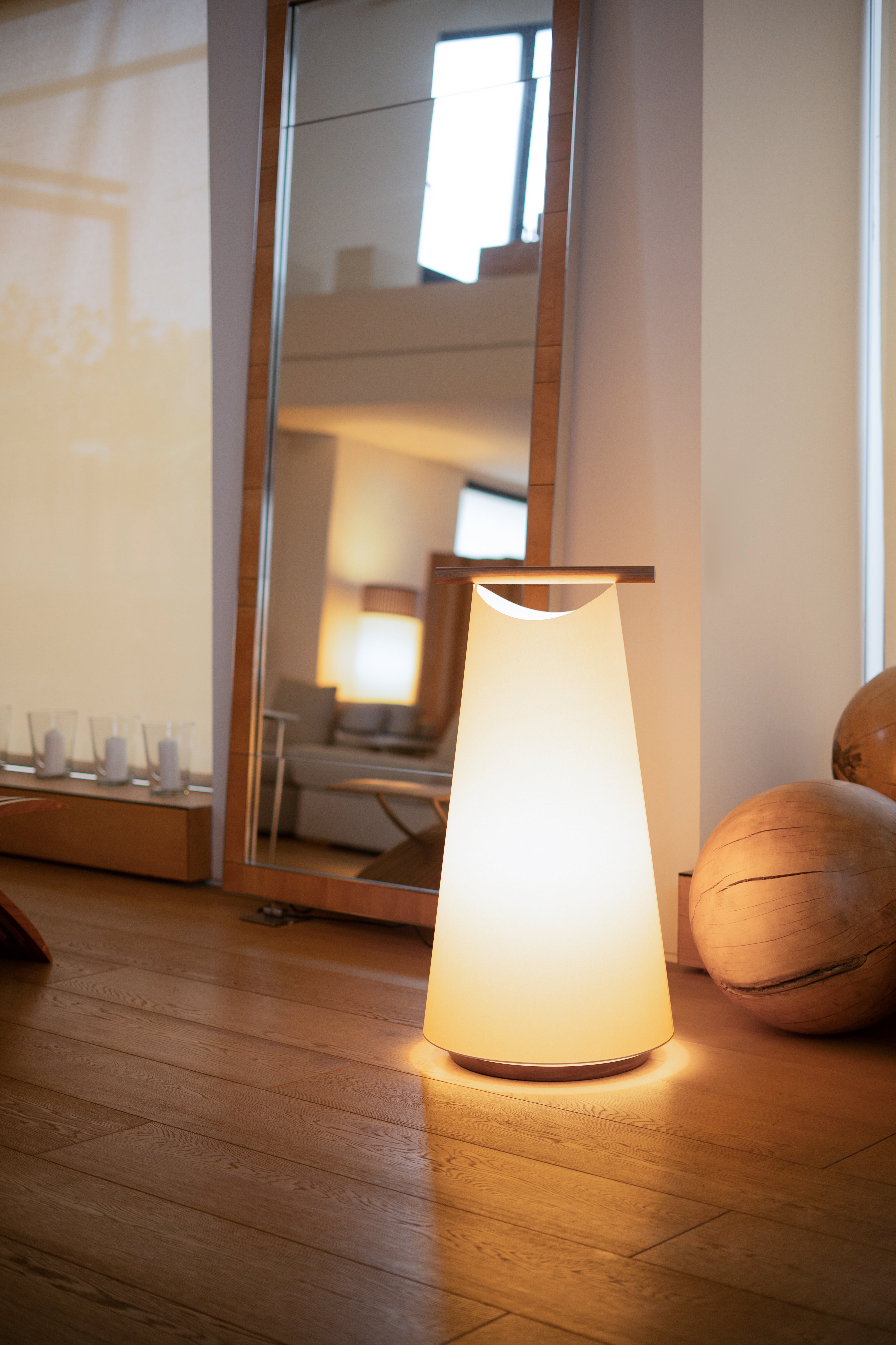 CATAY Floor Lamp in White with Black Ash Wood