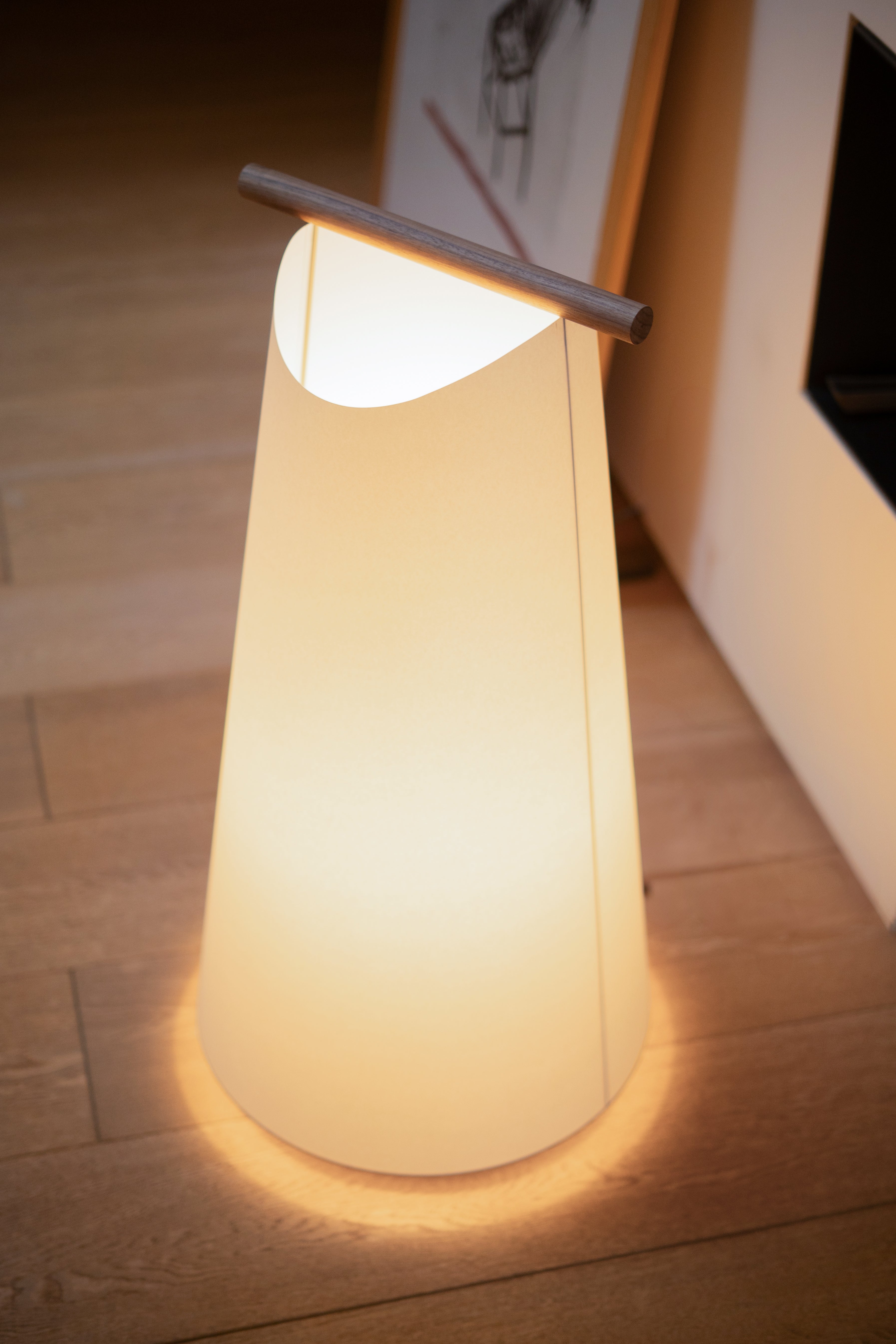 CATAY Floor Lamp in White with Black Ash Wood
