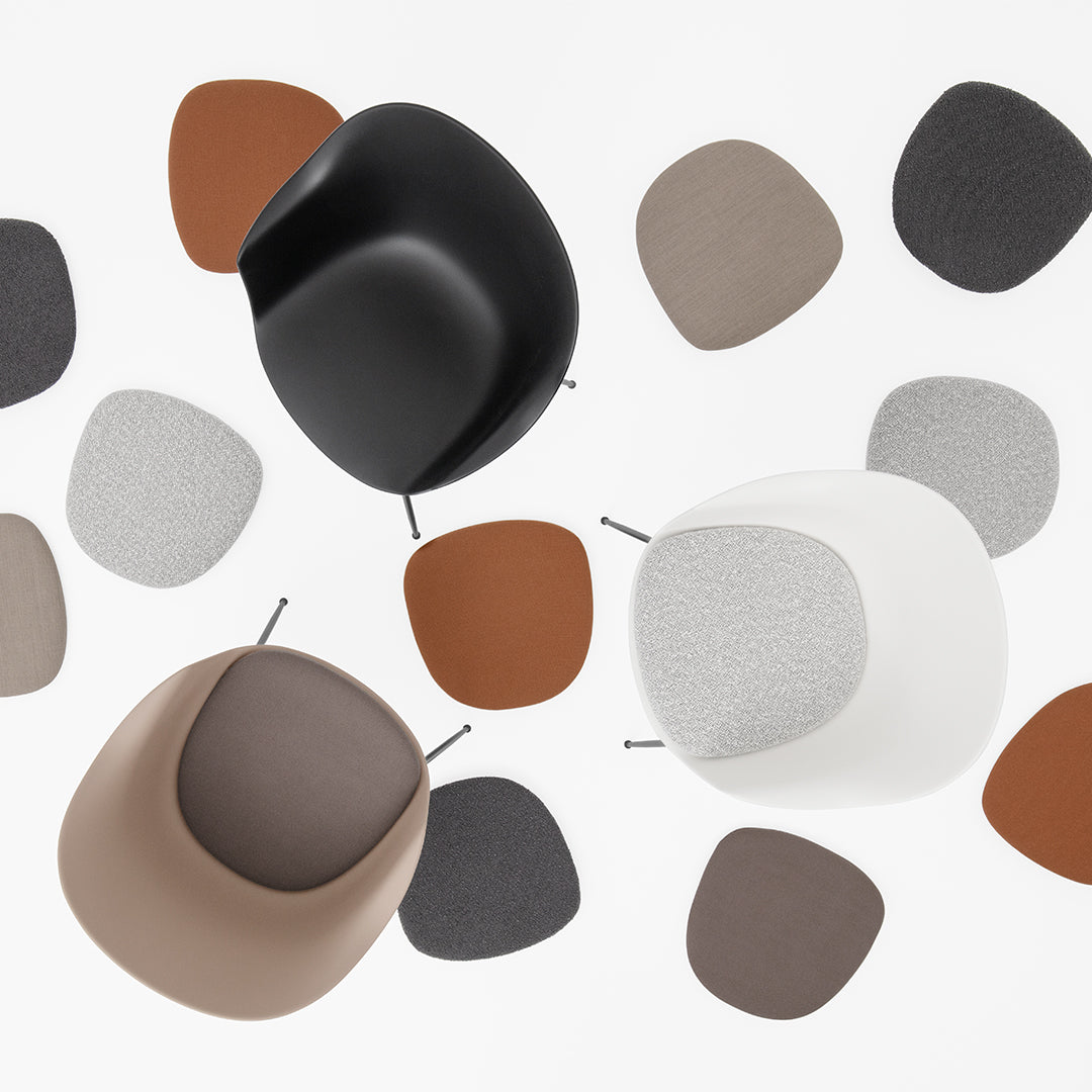 Stolička BAT biela s chrómovým podstavcom