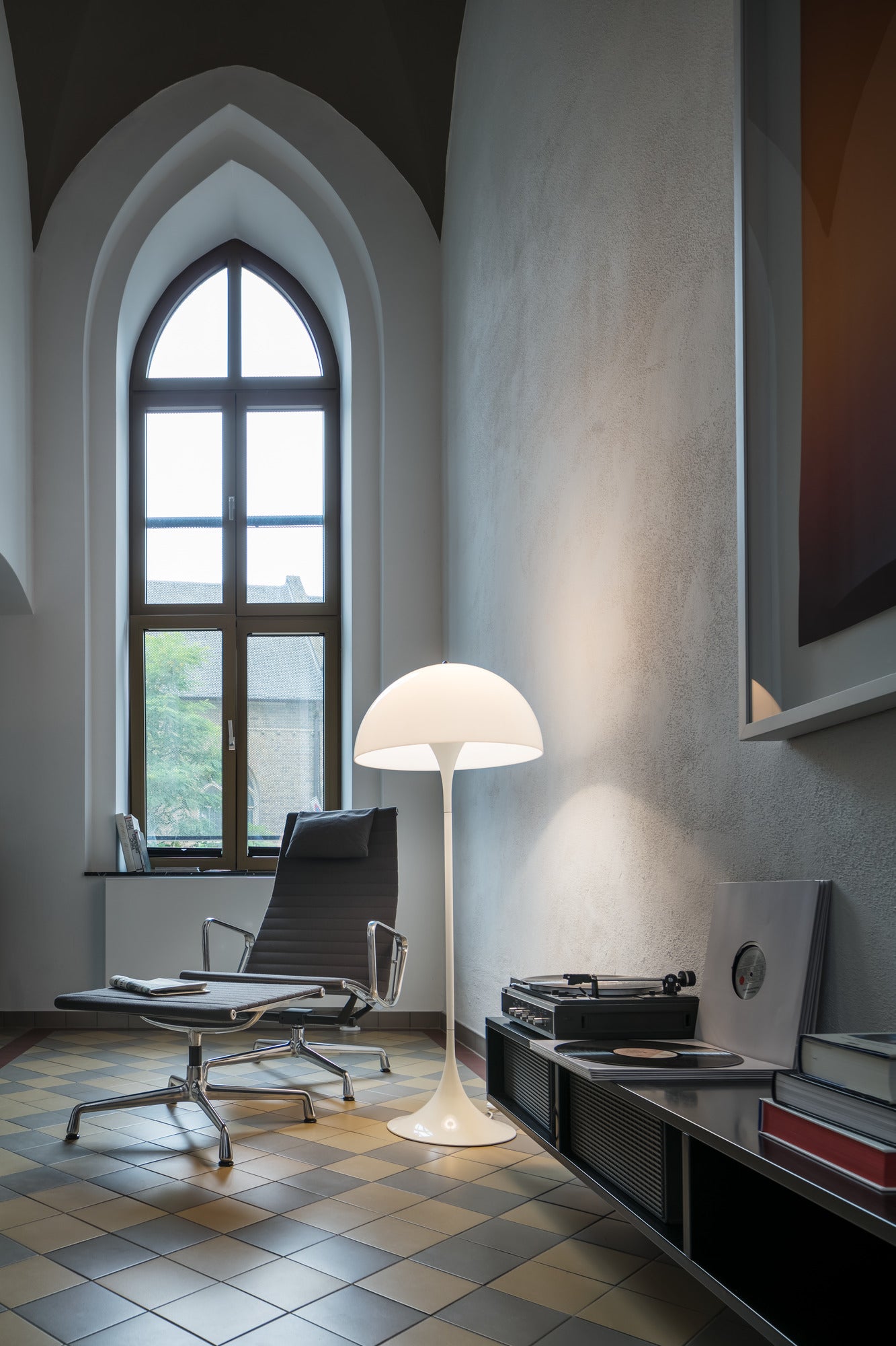 Stolná lampa PANTHELLA biela