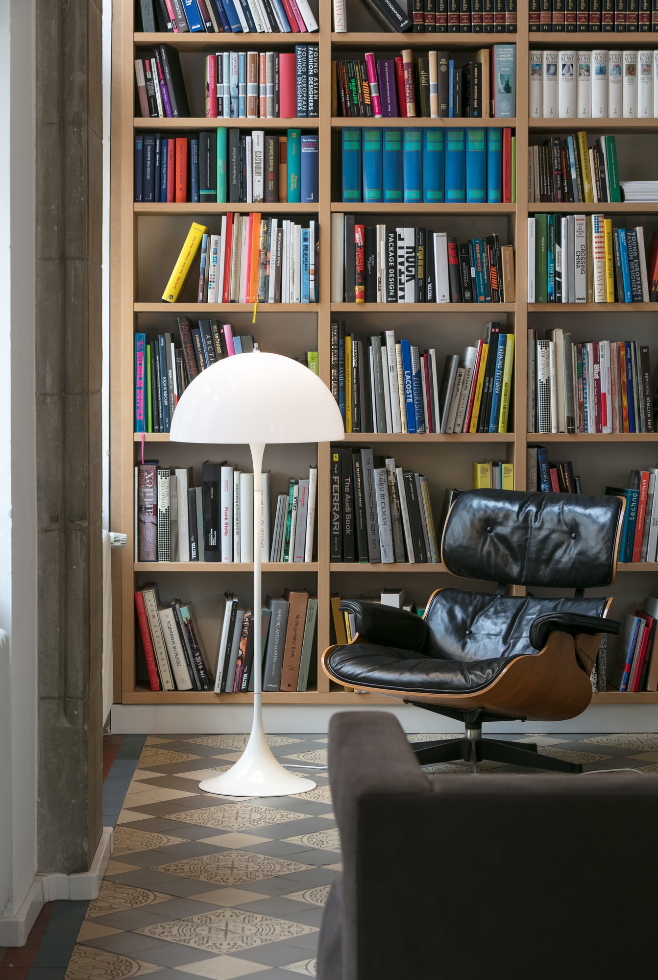 Stolná lampa PANTHELLA biela