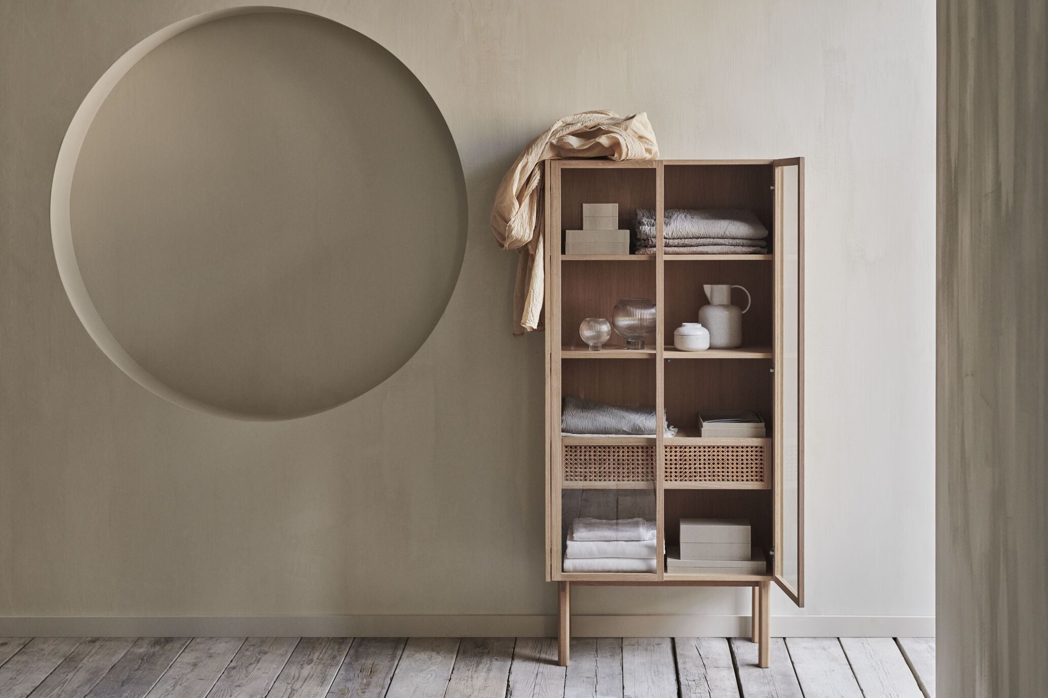 CANA cabinet oak wood