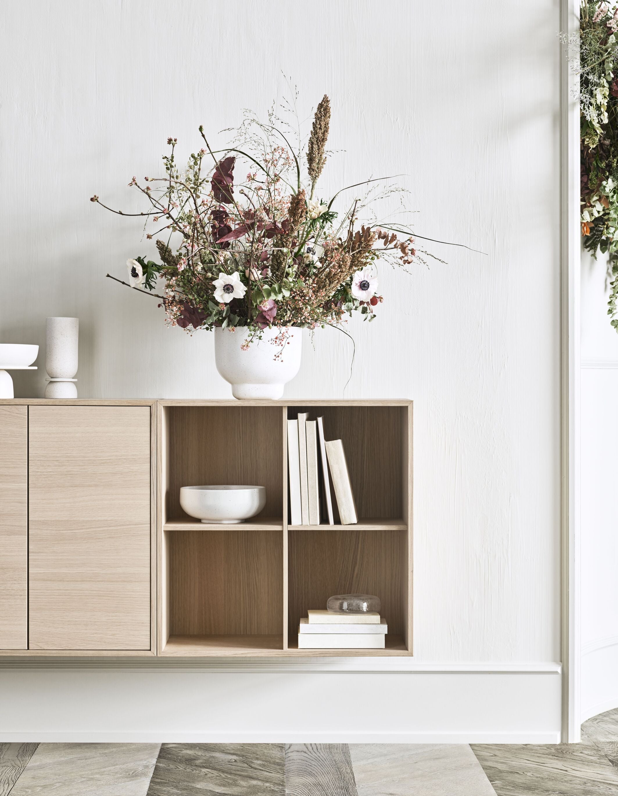 CASE cabinet oak veneer