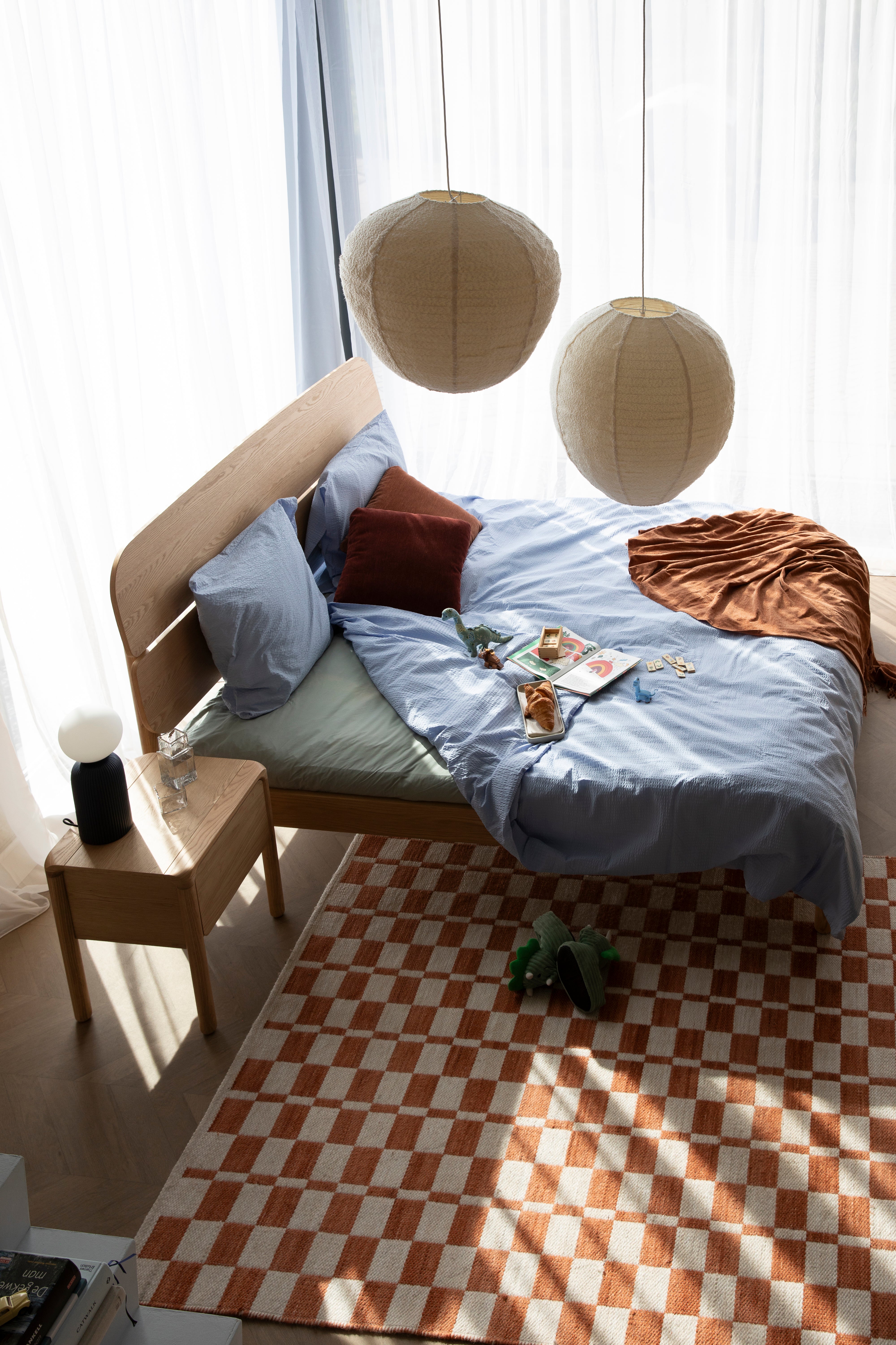 Lampa visiacá COCOON krémový bouclé