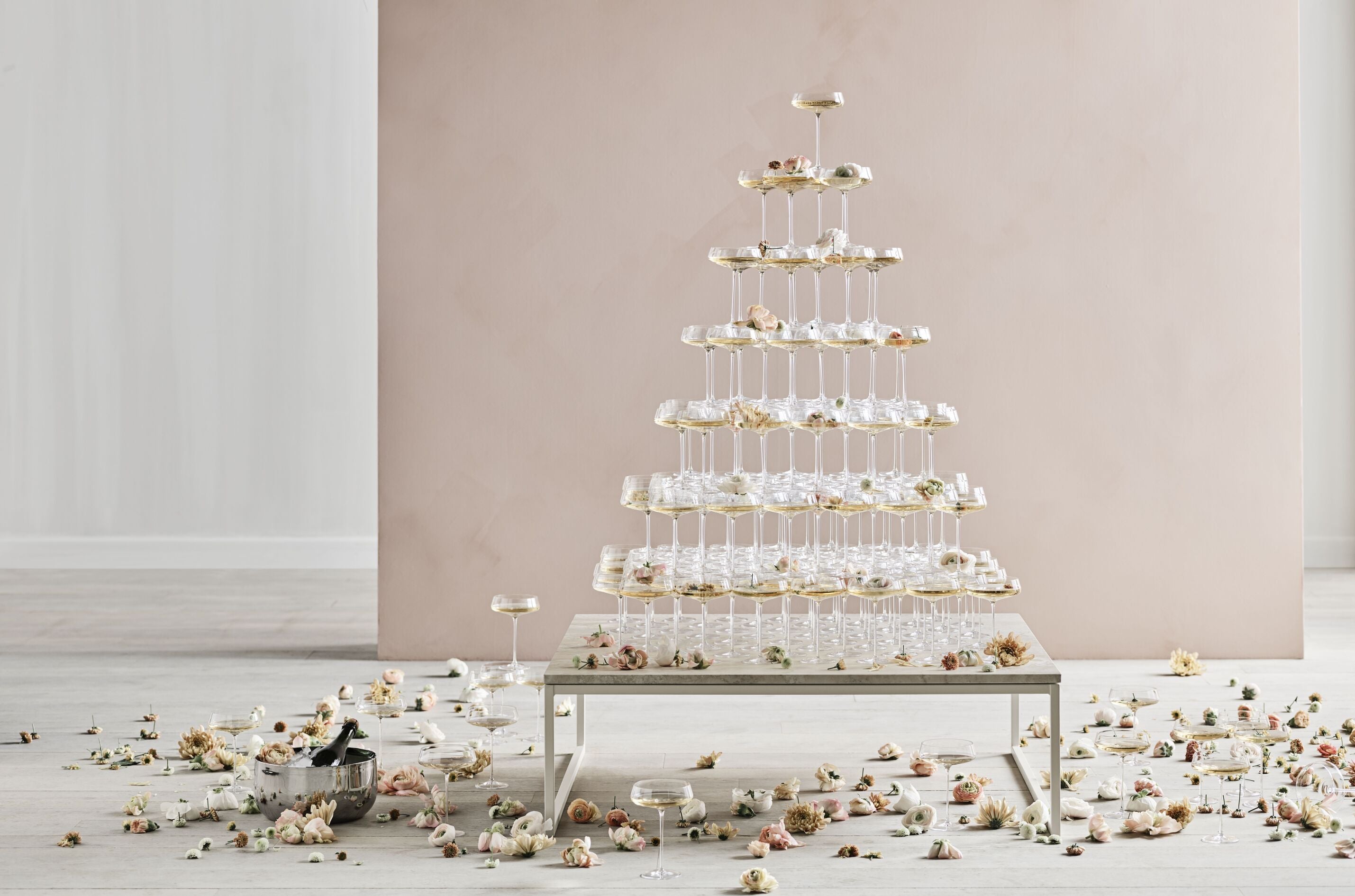 Kávový stolík COMO čierna oceľová základňa