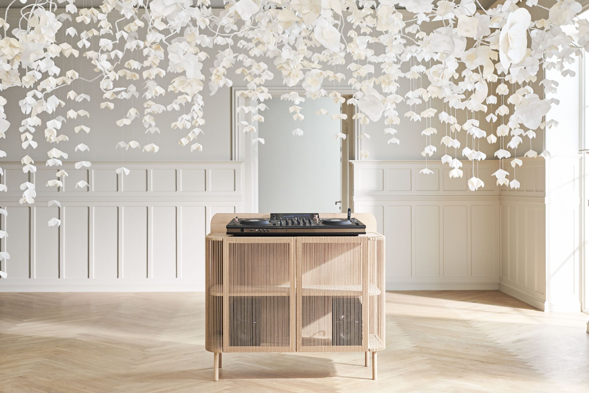 DJ konzola CORD čierne dubové drevo