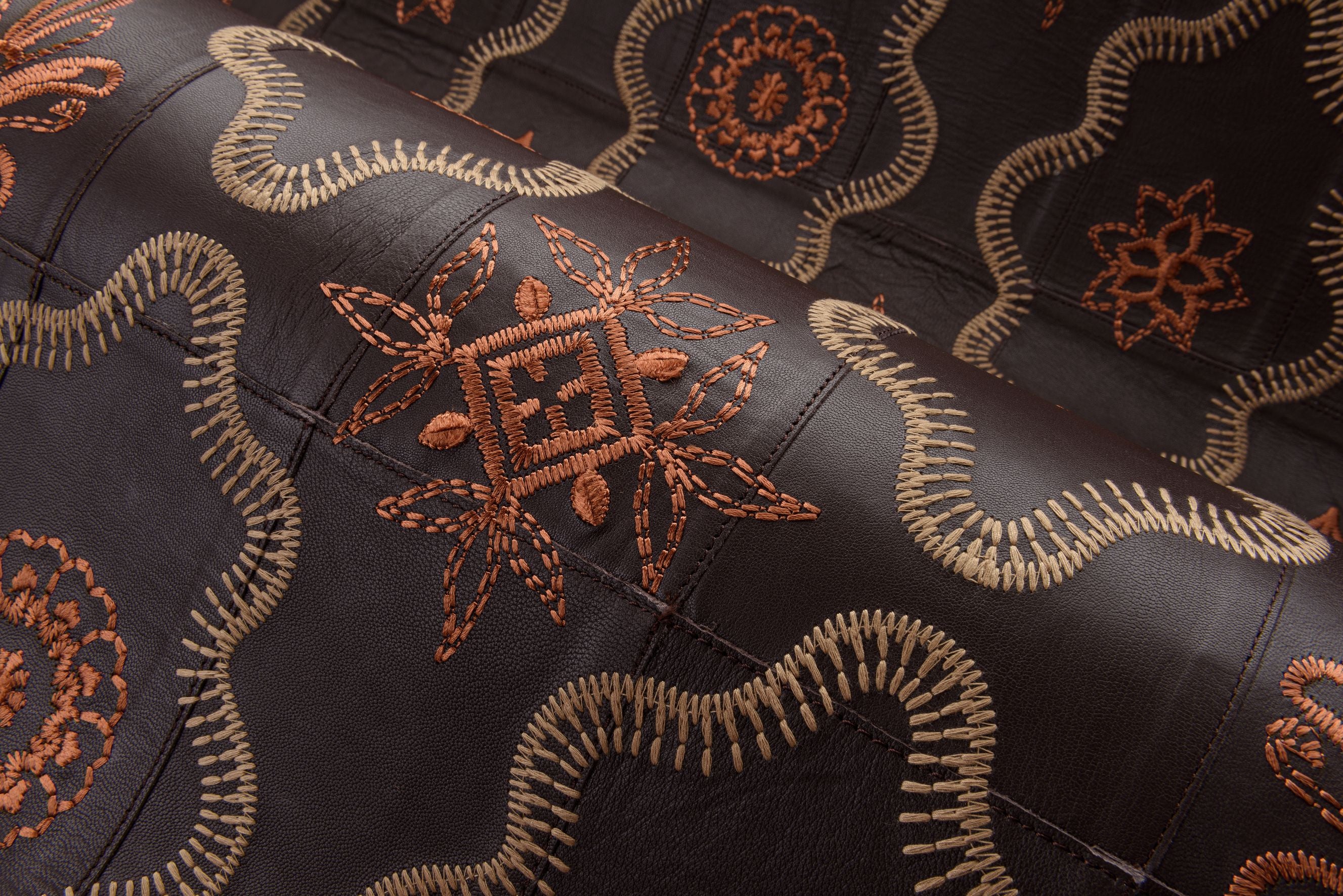 Natural leather wallpaper with geometric pattern DUCTIA brown with orange