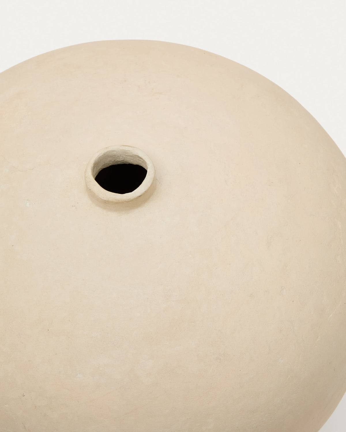 Wazon NIVALA biały papier mâché – ujęcie 3