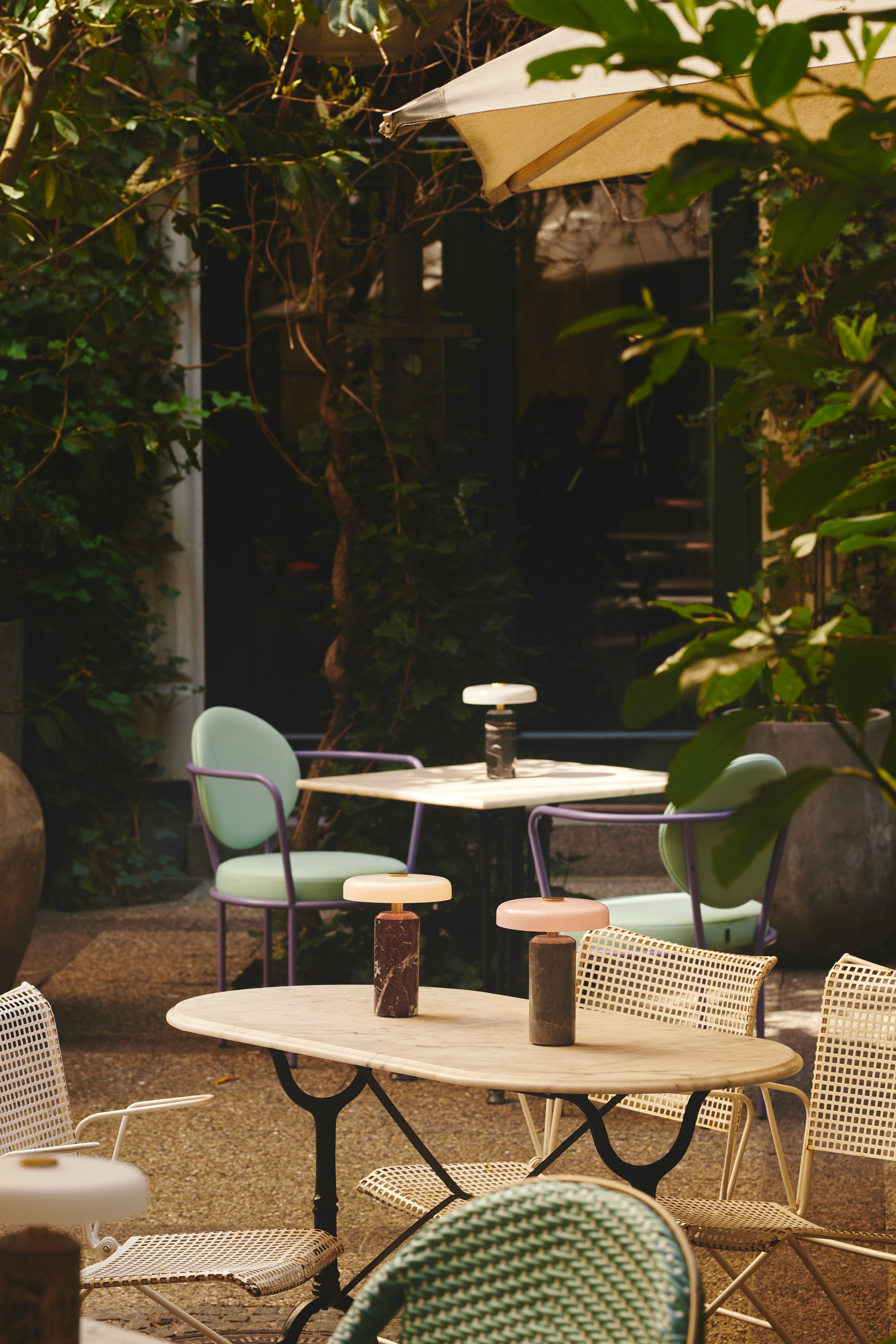 Prenosná lampa TRIP burgundový mramor s mliečnobielym sklom