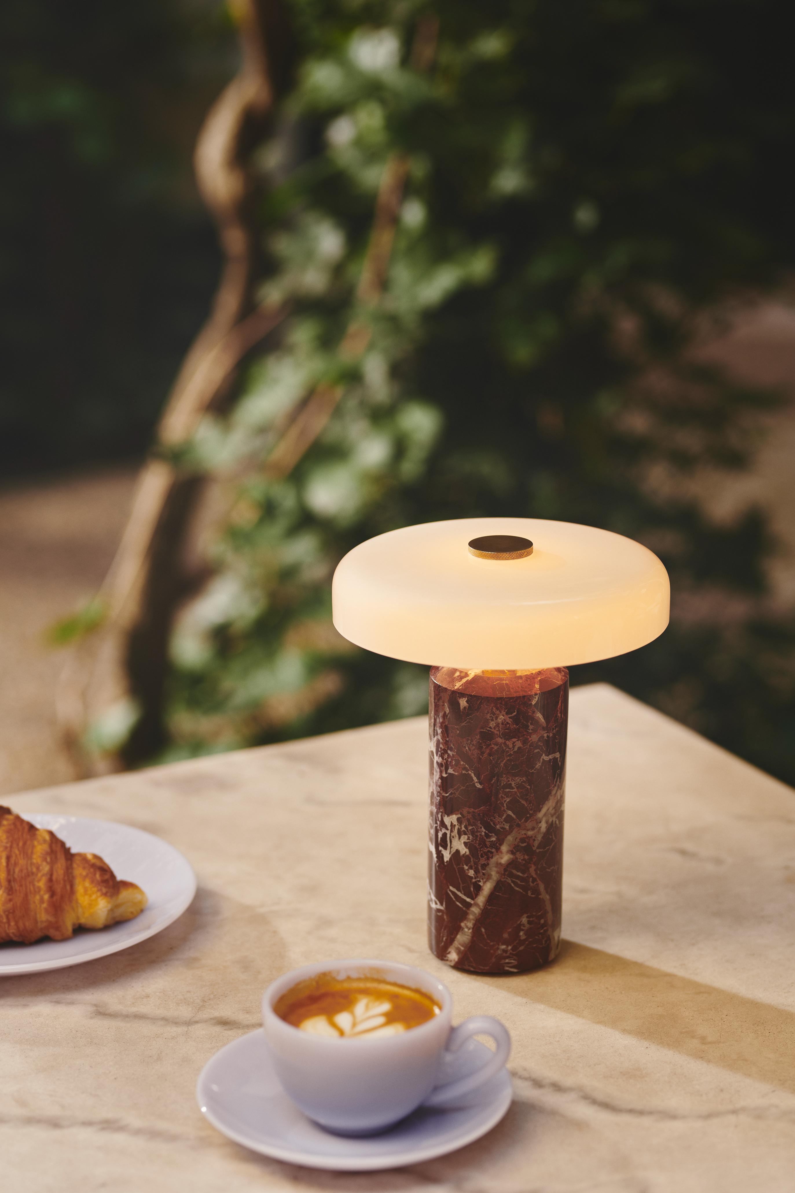 Prenosná lampa TRIP burgundový mramor s mliečnobielym sklom