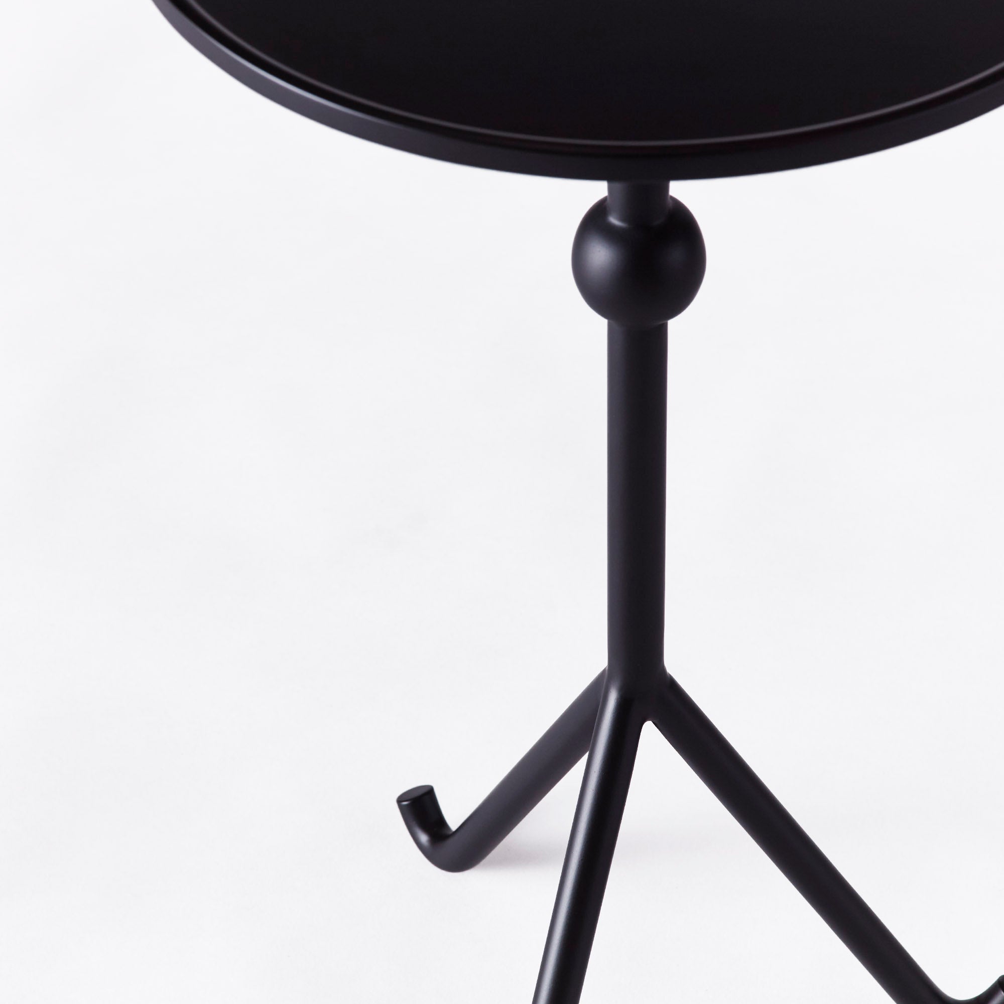 Bočný stolík DUSTY MARTINI čierna oceľ