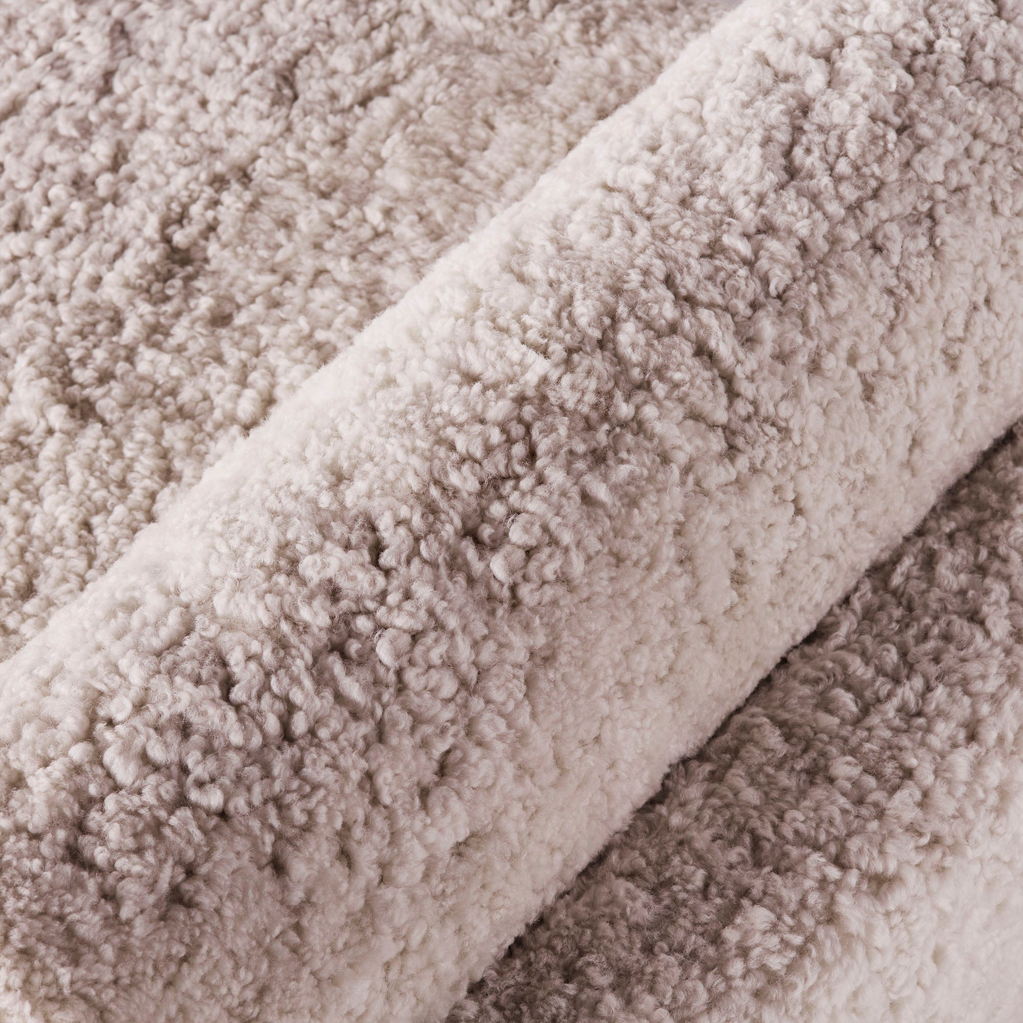 Leżanka V owcza skóra