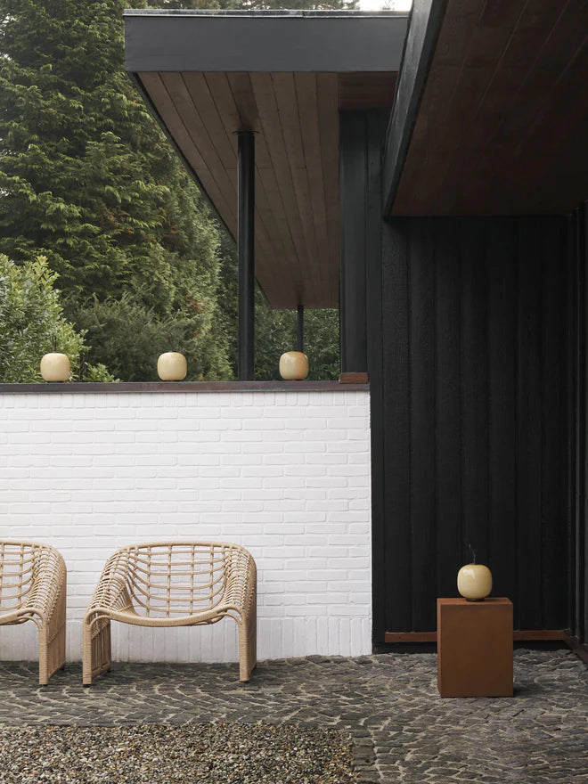 Prenosná lampa VL 45 svetložltá s čiernym podstavcom