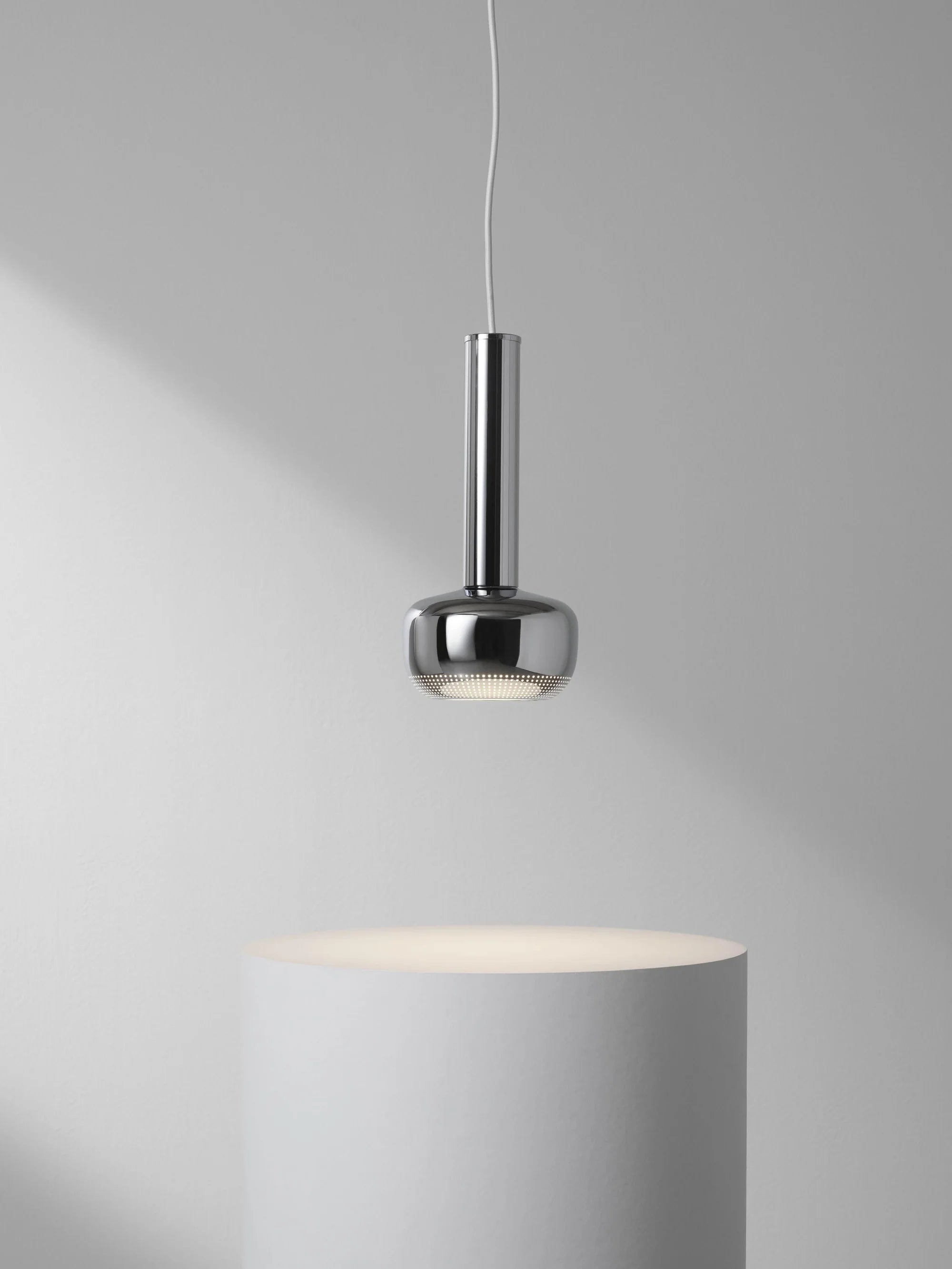 Závesná lampa VL 56 chrómovaná