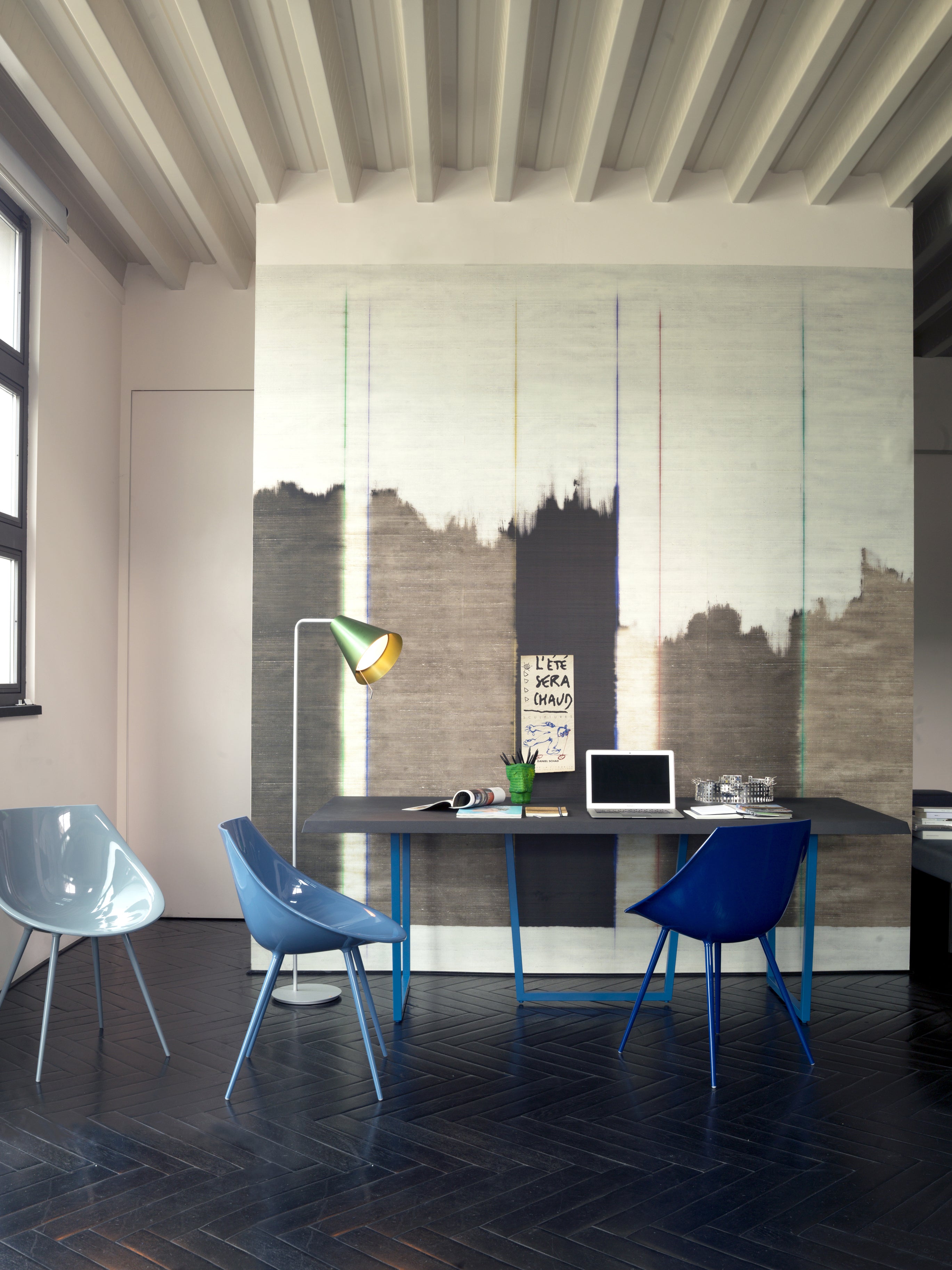 Gazelle table black top with a red base