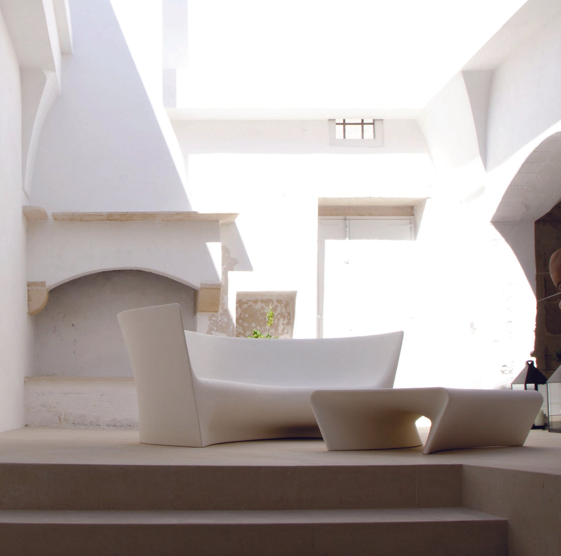 Piaffe white coffee table