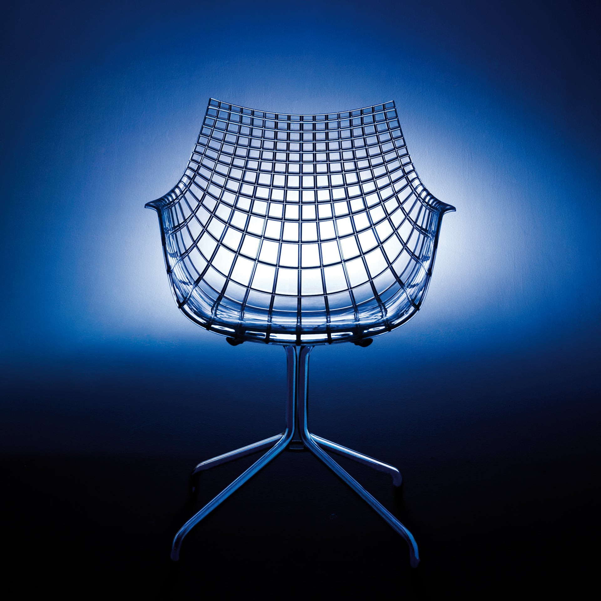 A transparent meridiana chair with a black base