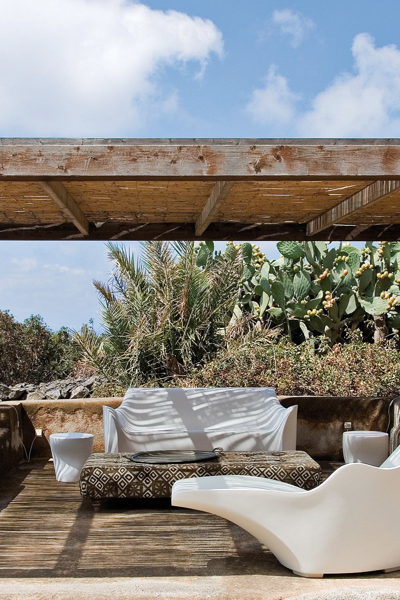 Tokyo Pop black sofa