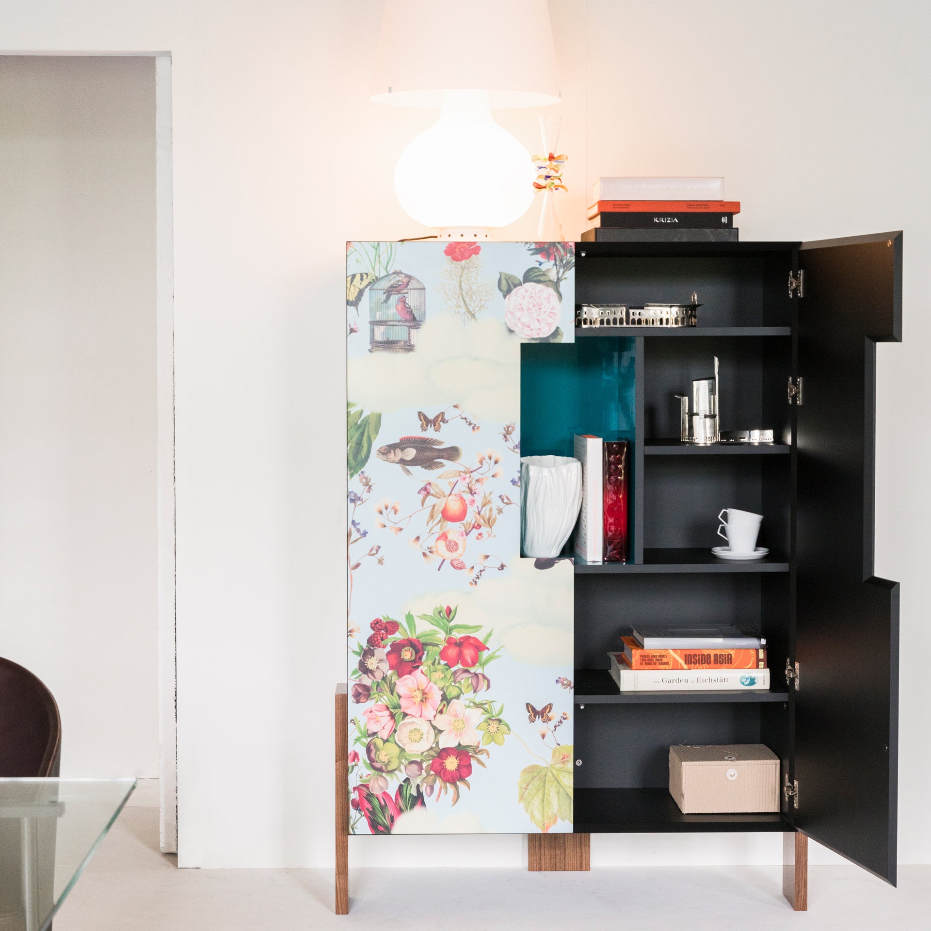 Regál ZIQQURAT modrý s tyrkysovým podstavcom