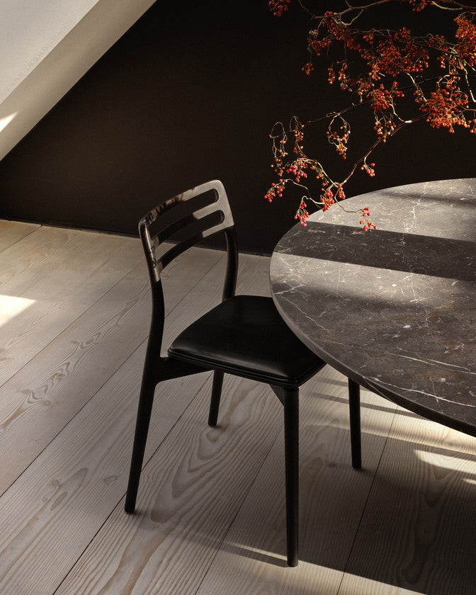 CABIN chair black leather with dark oak base [Antonina] [Amelia spr]