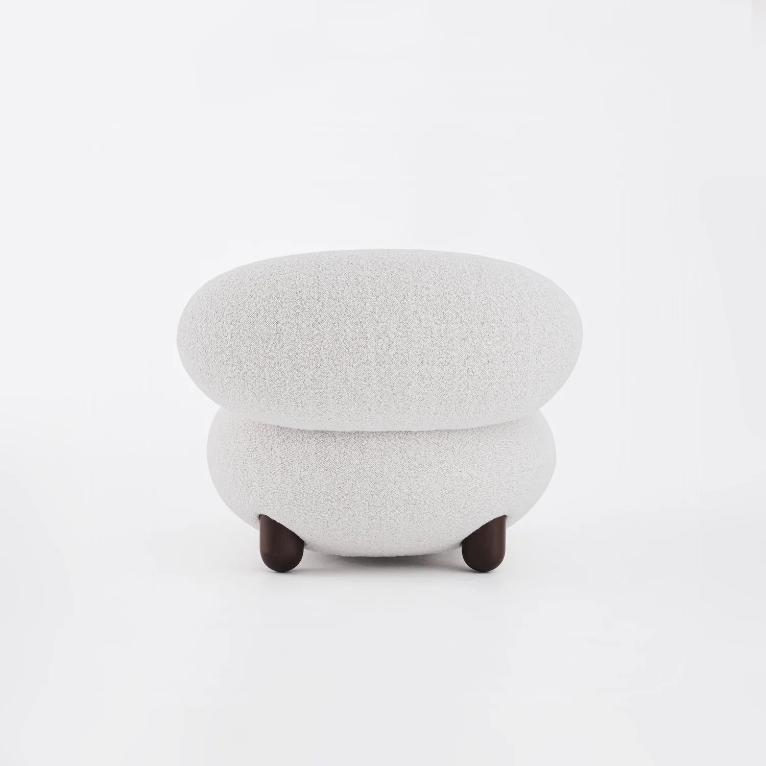 Fotel FLOCK čalúnený s drevenou základňou