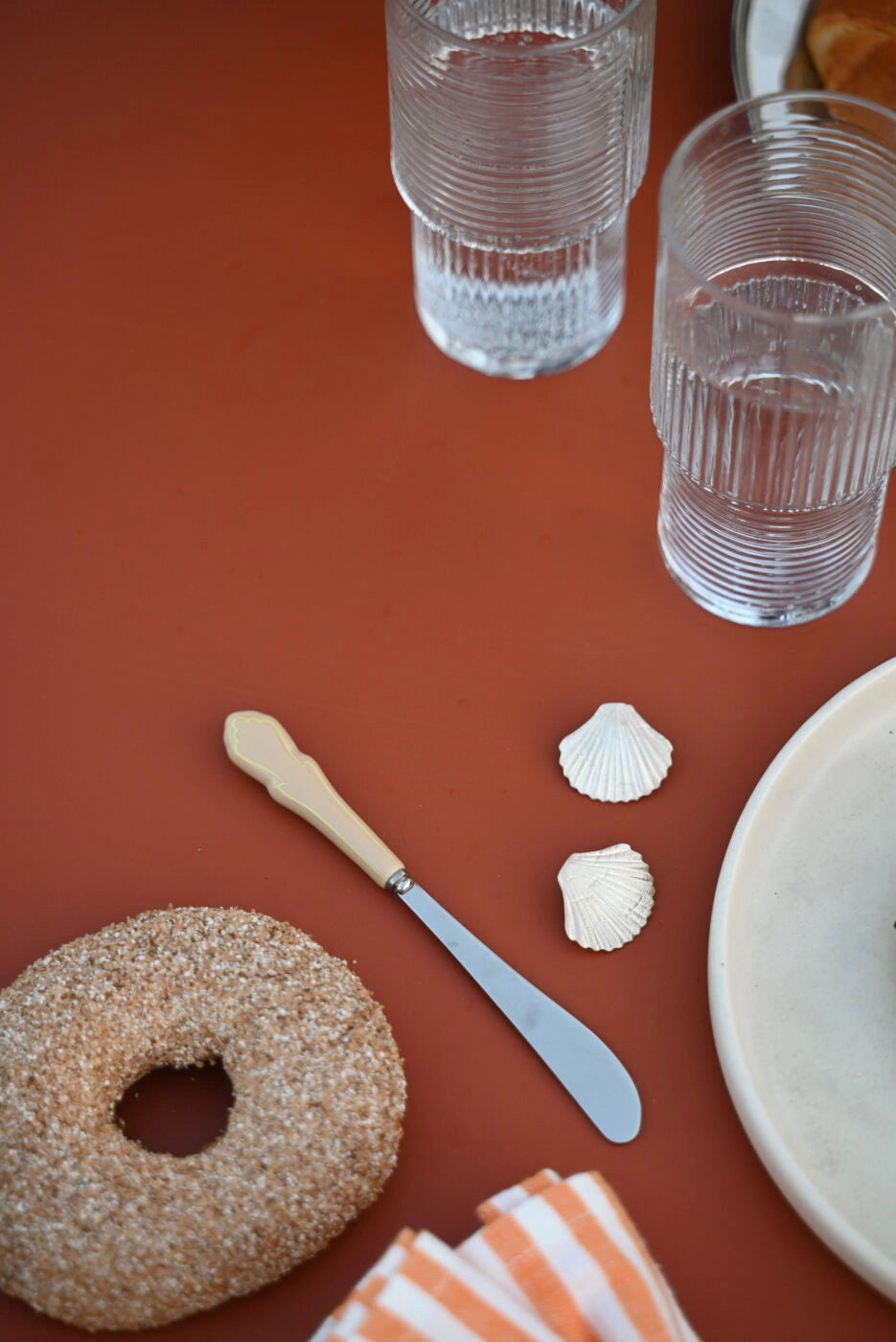 Kávový stolík MOORT z ocele a dreva