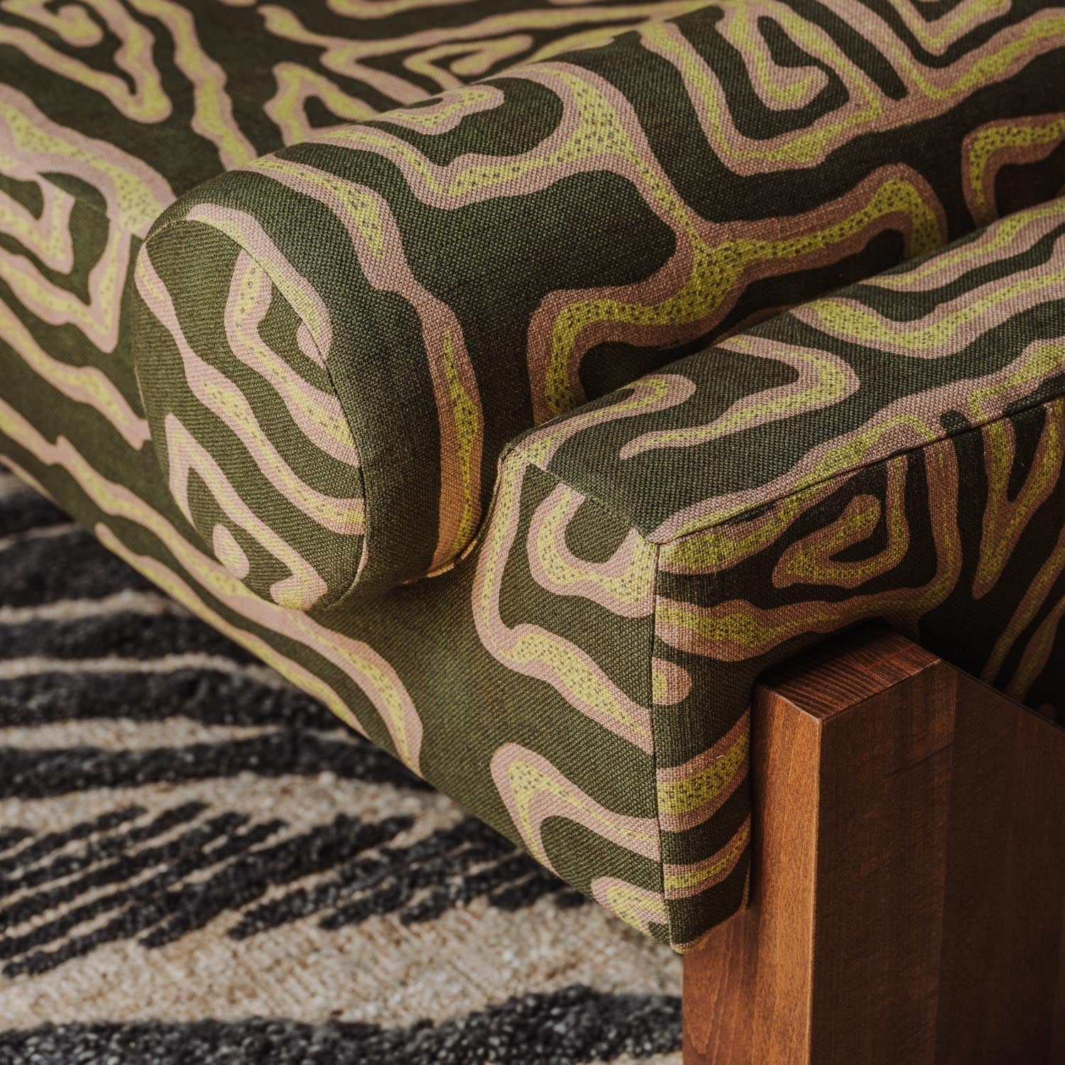 Leżanka V zielony z beżowym wzorem