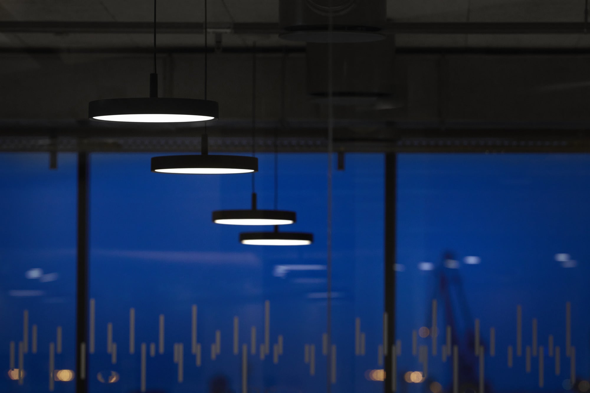 Závesná lampa LP SLIM čierna