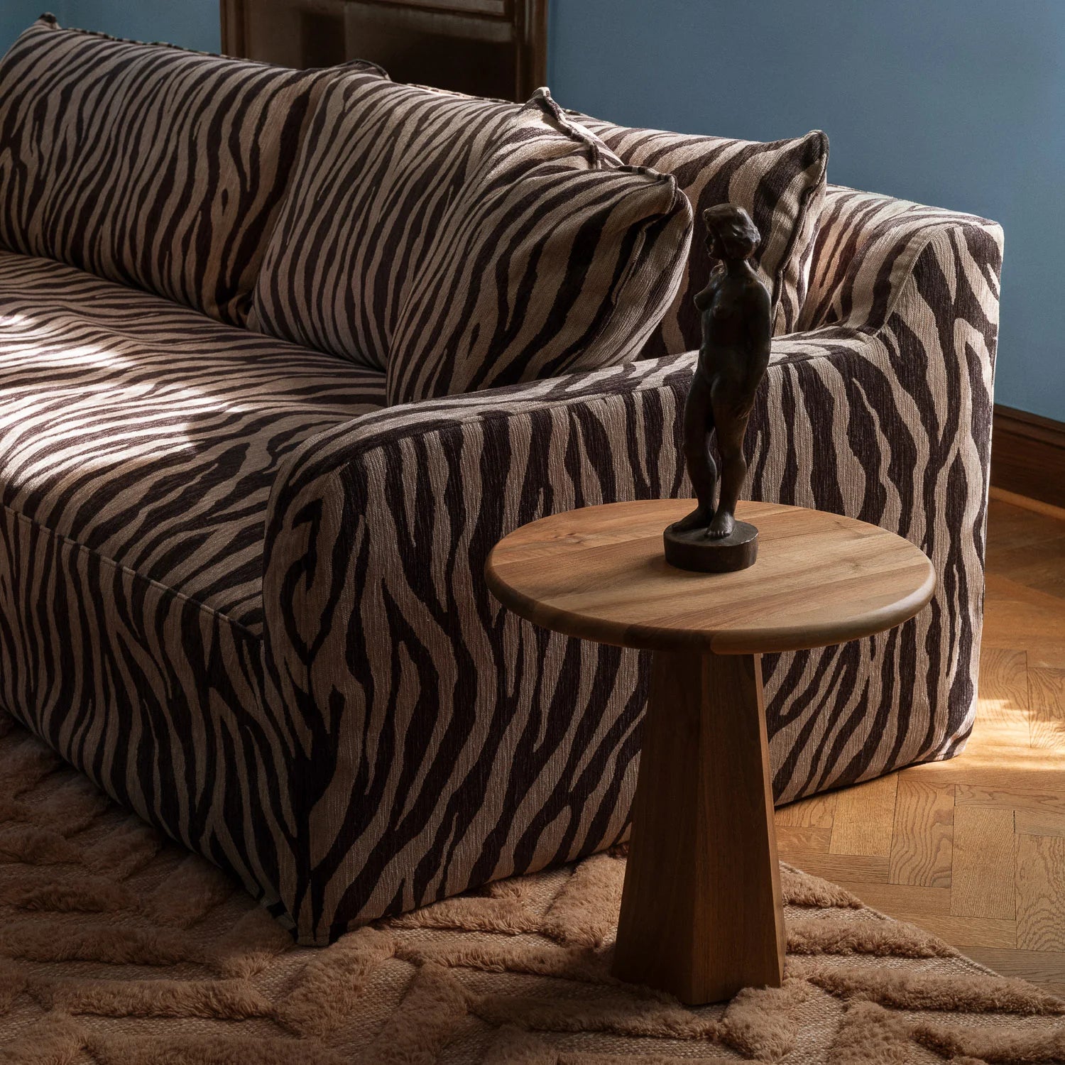 Bočný stolík HEXAGON orechové drevo