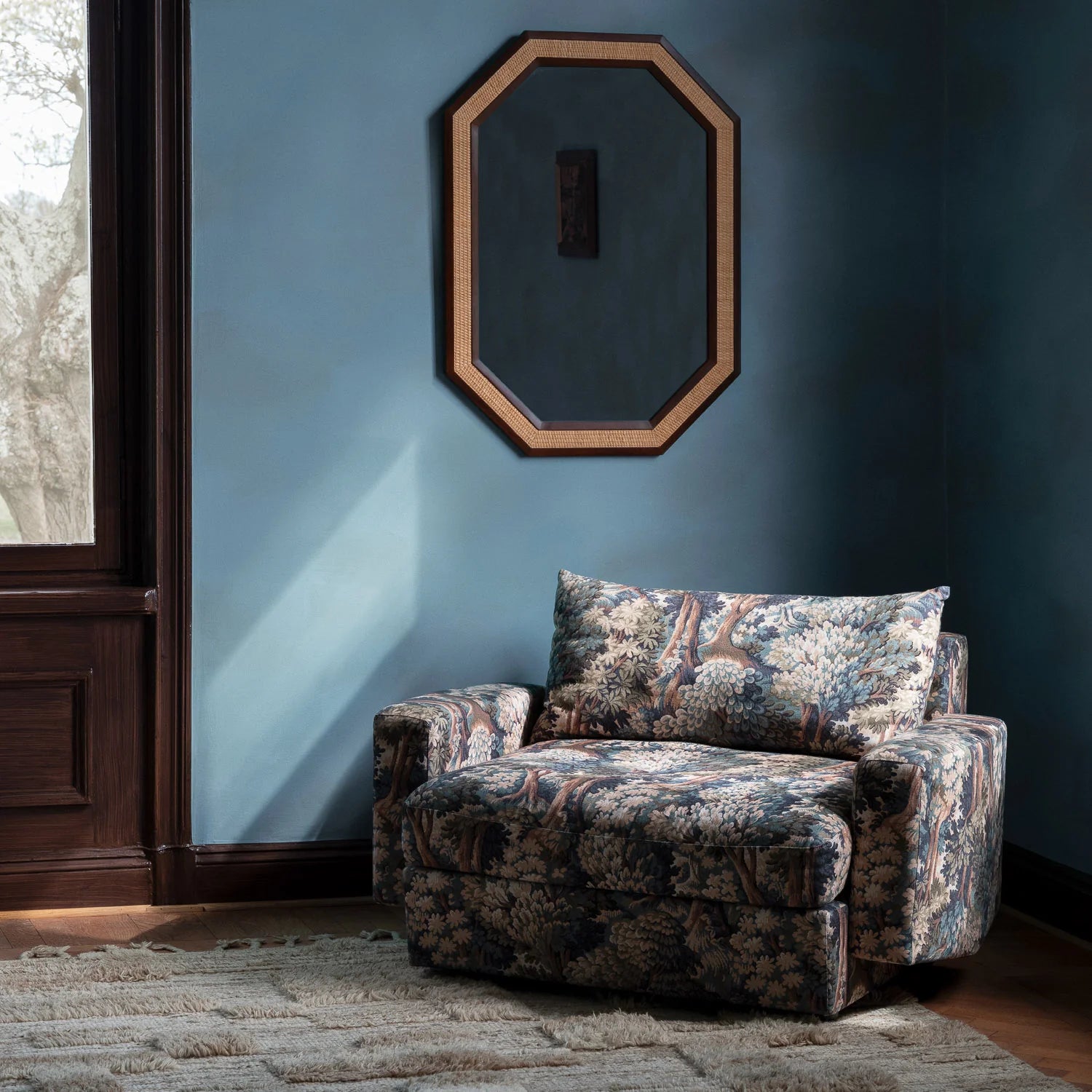 LAUREL armchair with plant motif