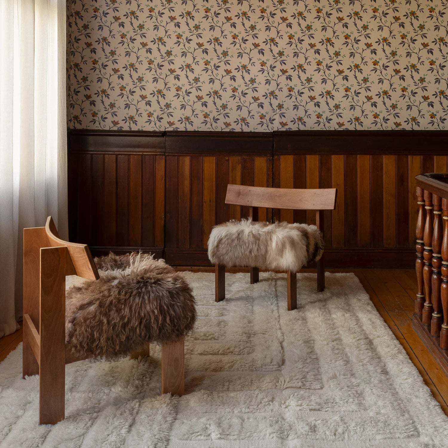 EASY armchair walnut wood and sheep leather