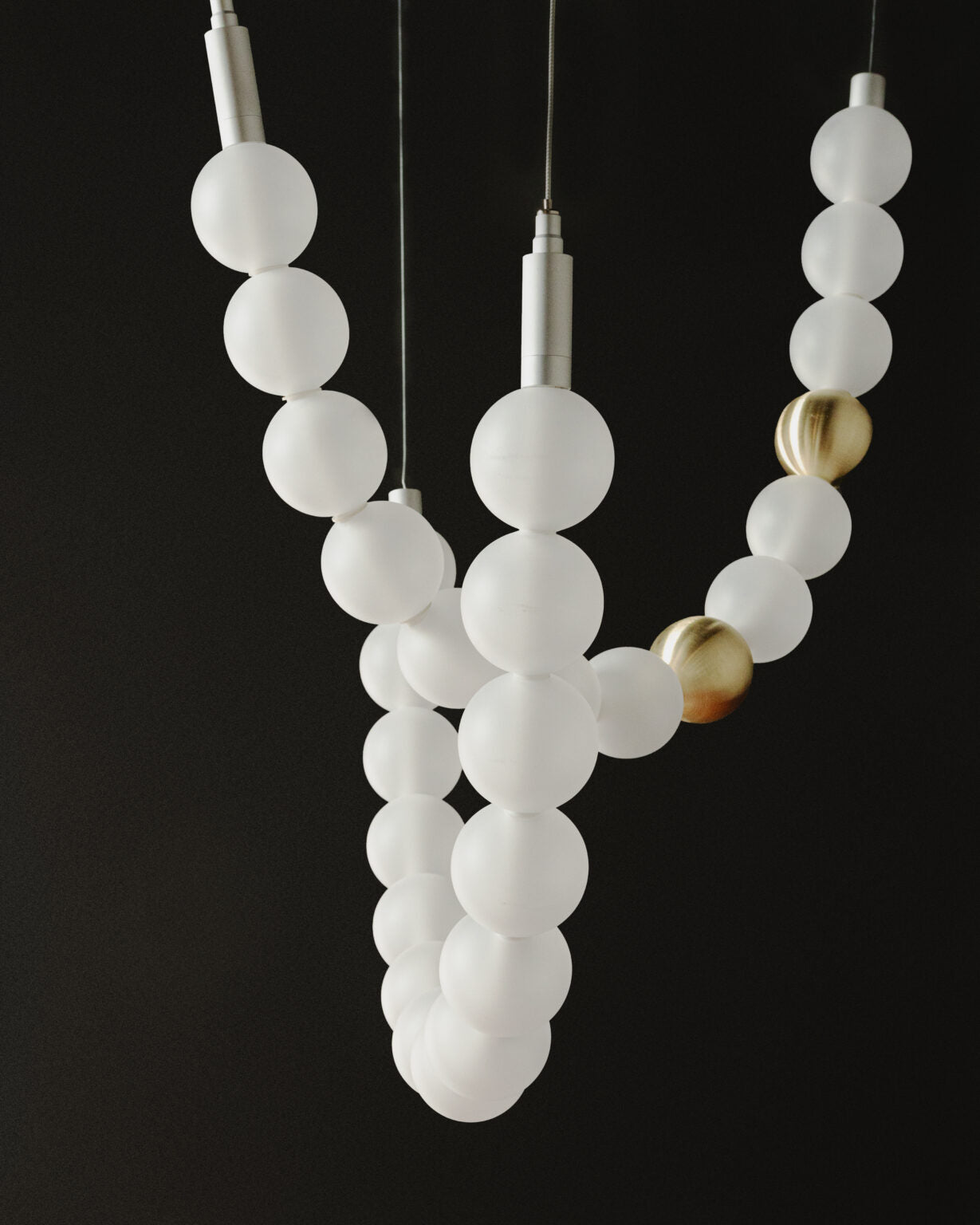 Závesná lampa DAISY sklo fúkané