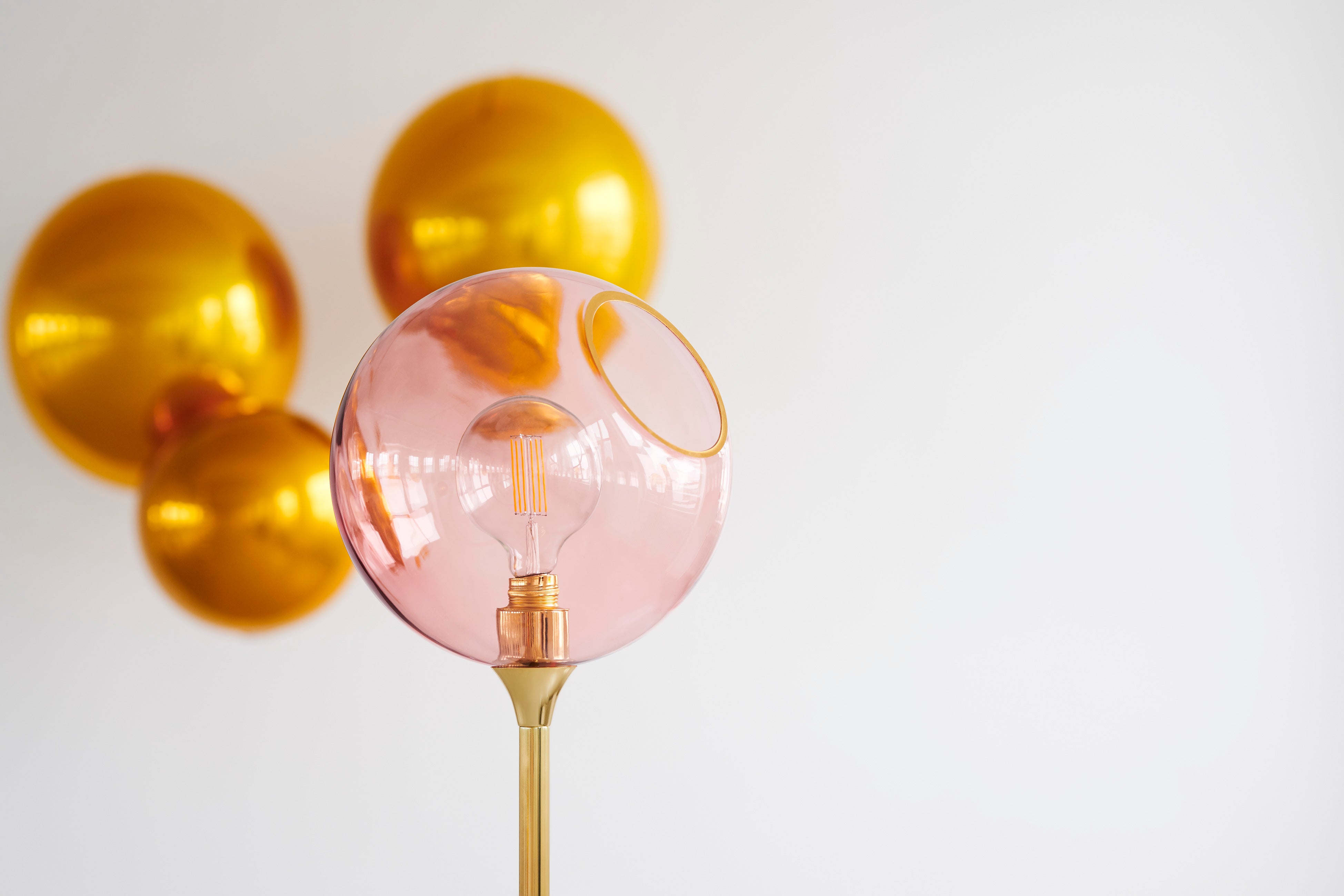 Lampa podłogowa BALLROOM różowy ze złotą podstawą