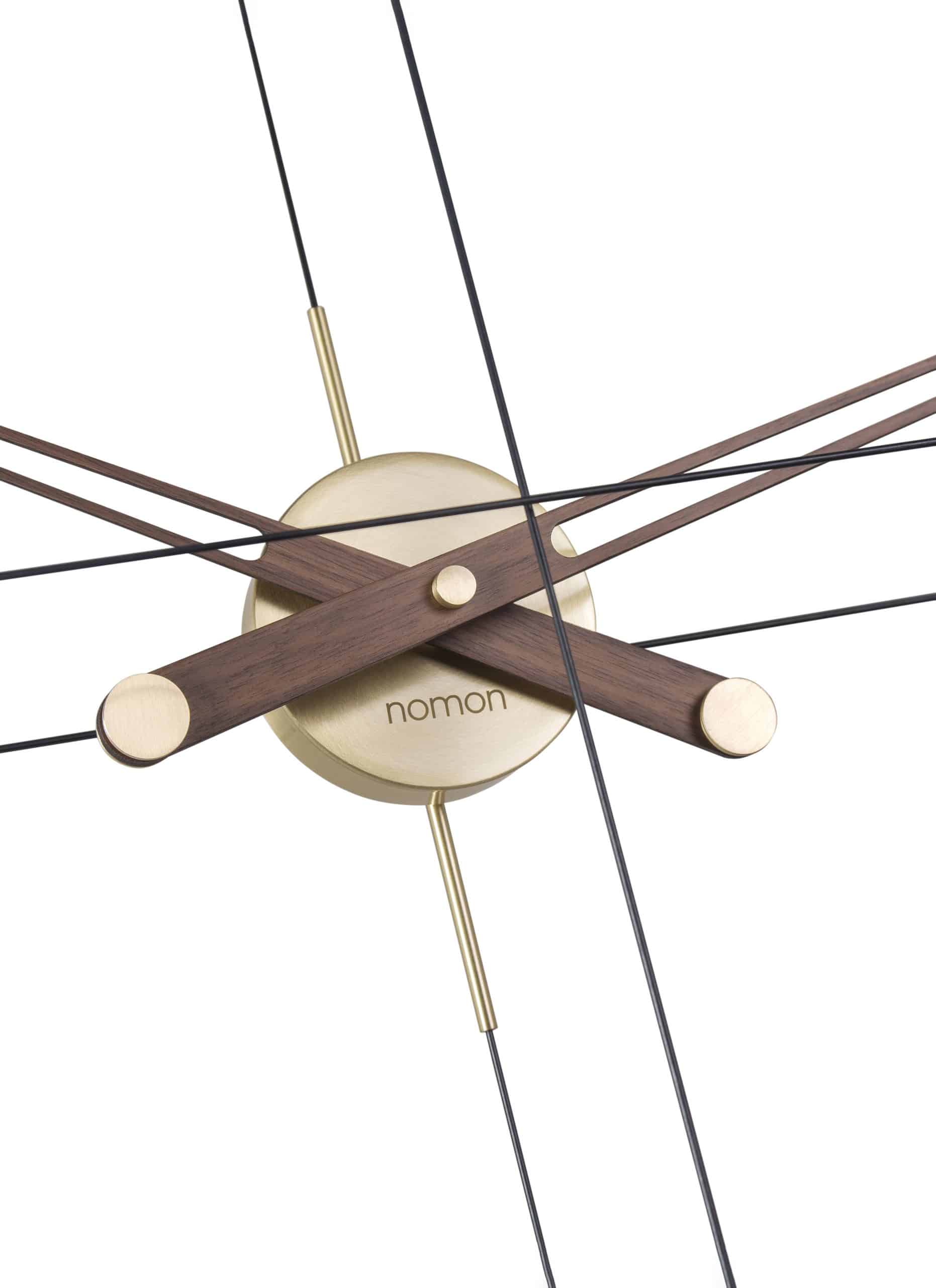 Nástenné hodiny DELMORI z orechového dreva s čiernou a mosadznou farbou