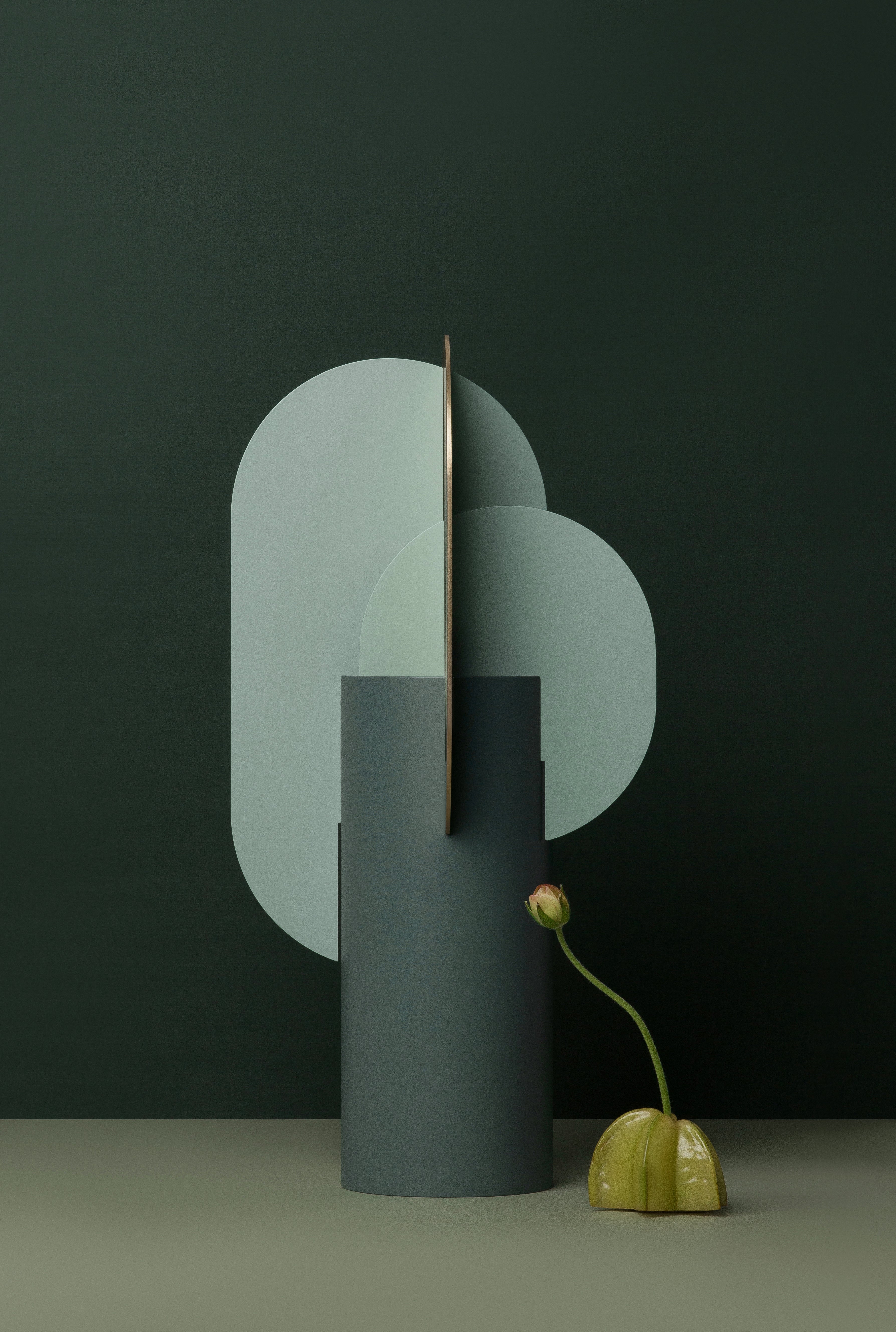 Váza EKSTER zelená s mosadzným dekorom