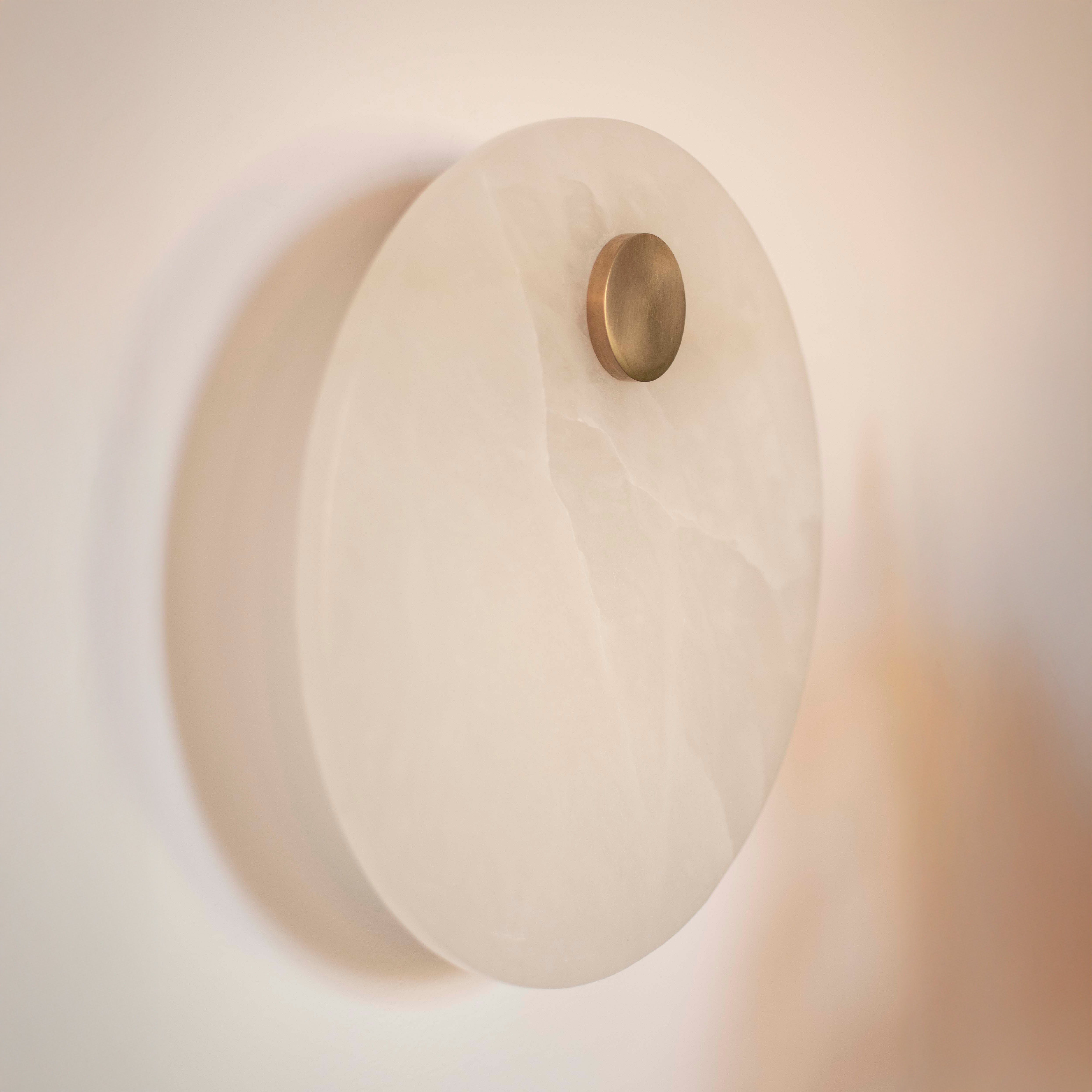 Alabaster Wall Lamp EOS Brass