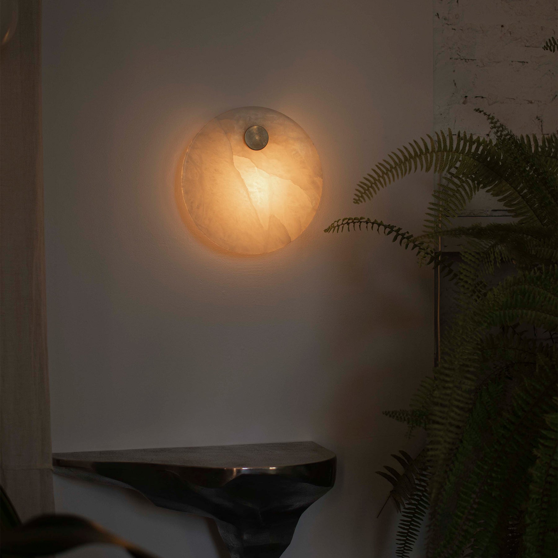 Alabaster Wall Lamp EOS Brass