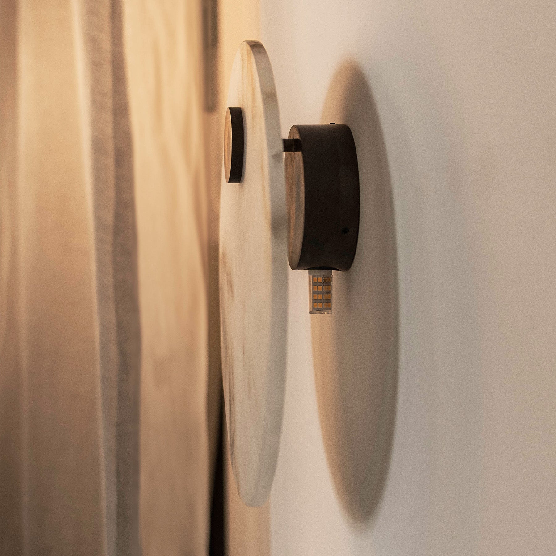 Alabaster Wall Lamp EOS Brass