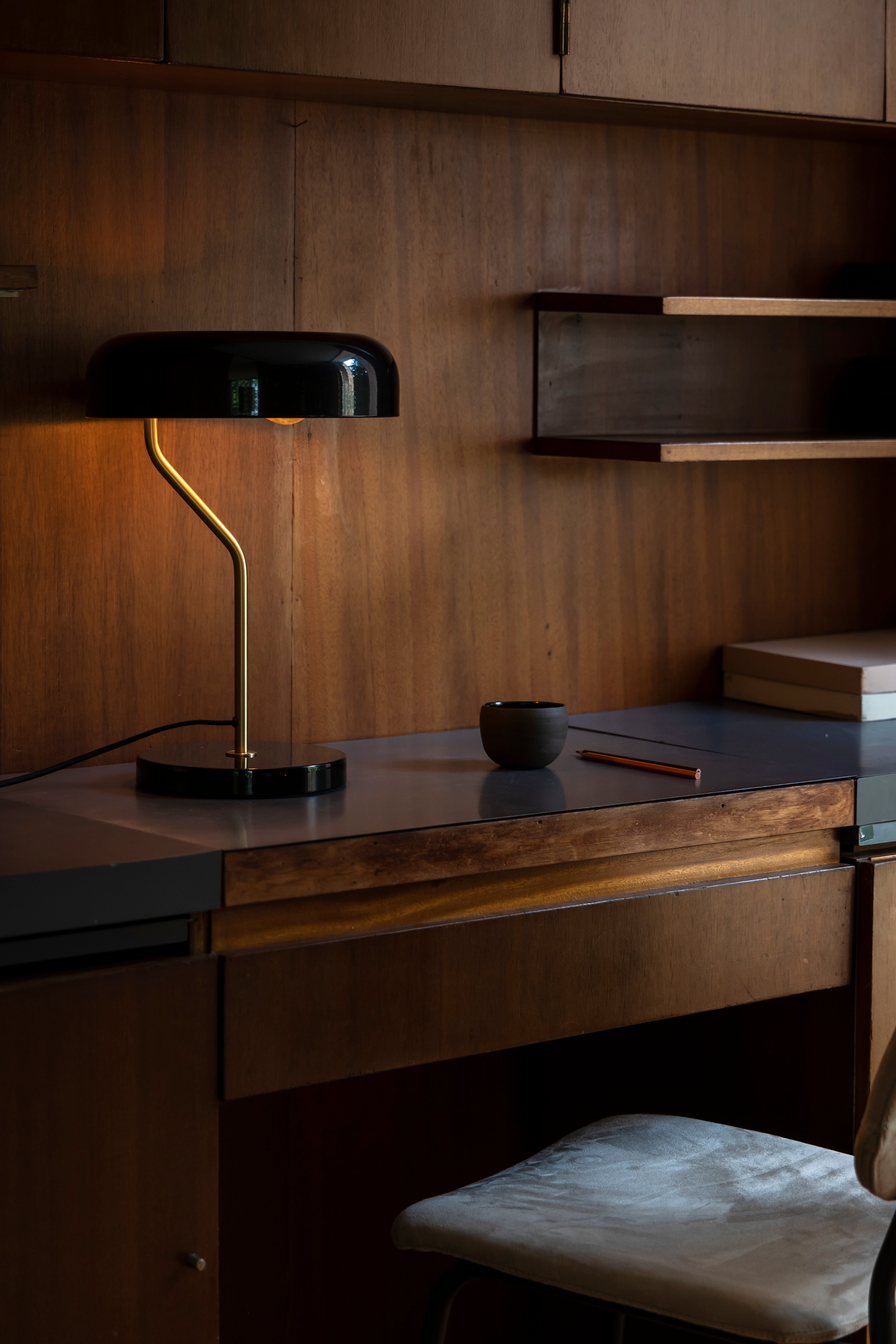 Eclipse table lamp black