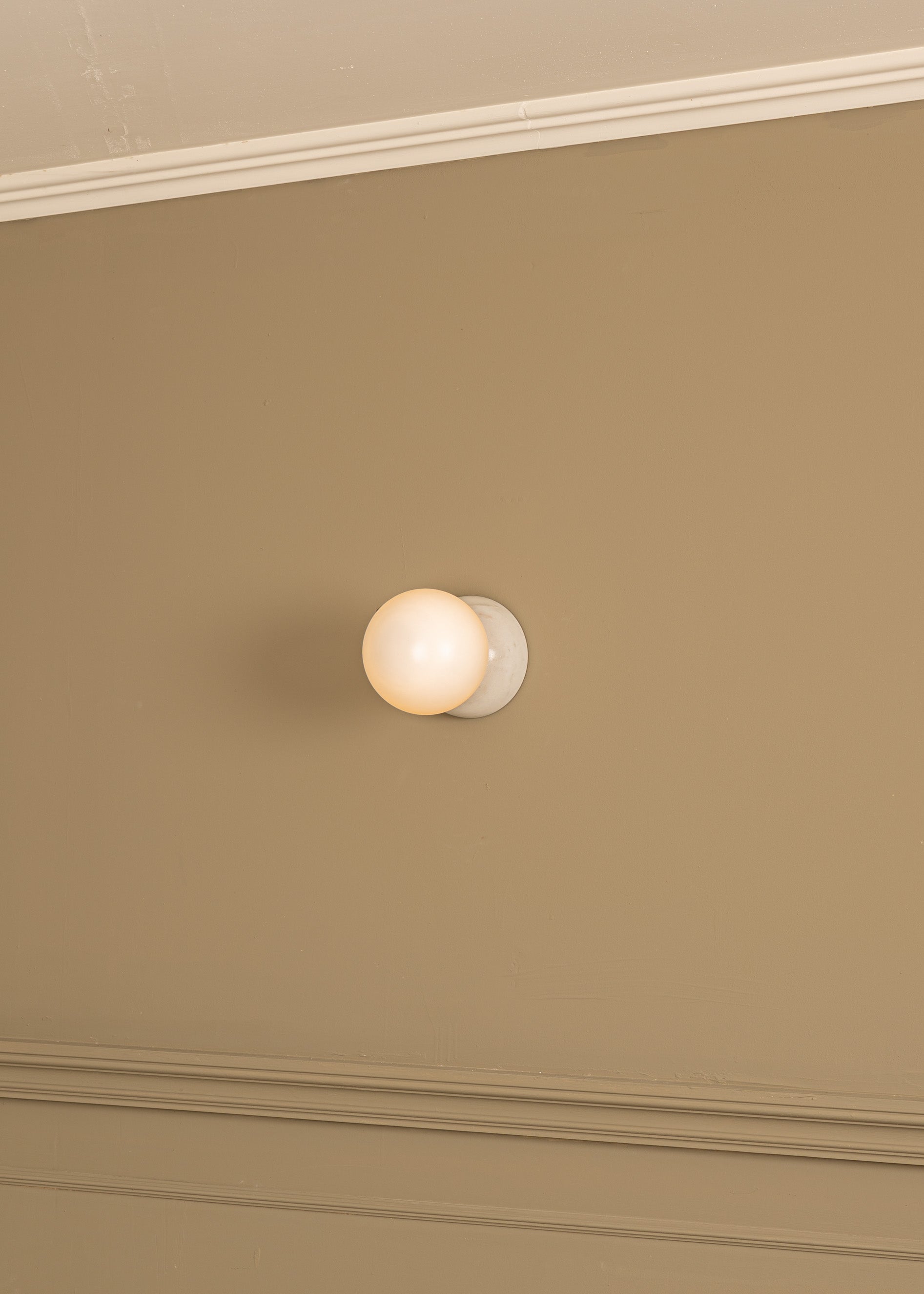 Nástenné svietidlo EKLIPSO biely mramor