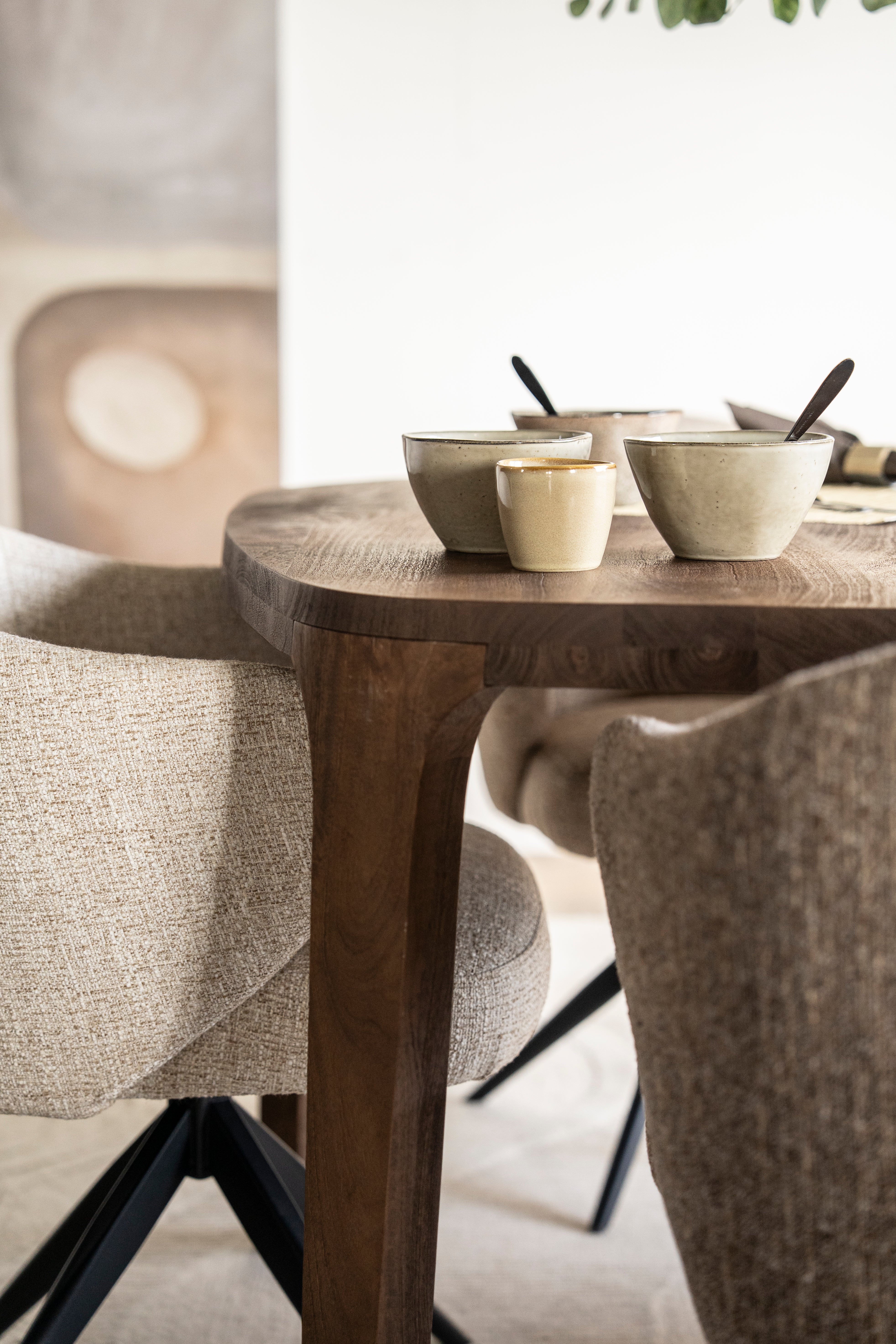 TAYLOR Mango Wood Table