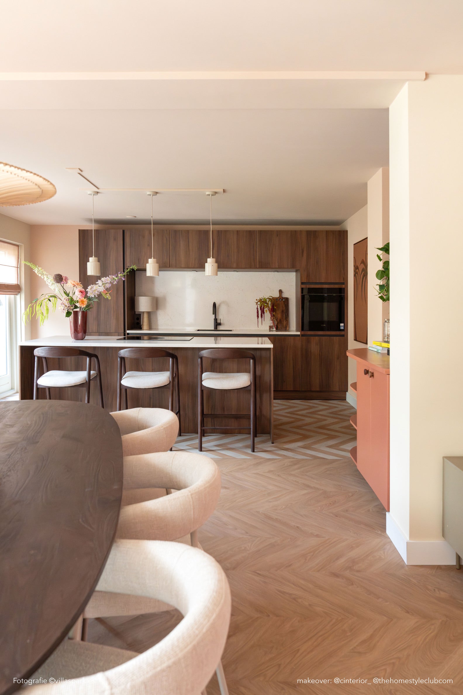 Hoker RAYVEN ciemne drewno jesionowe