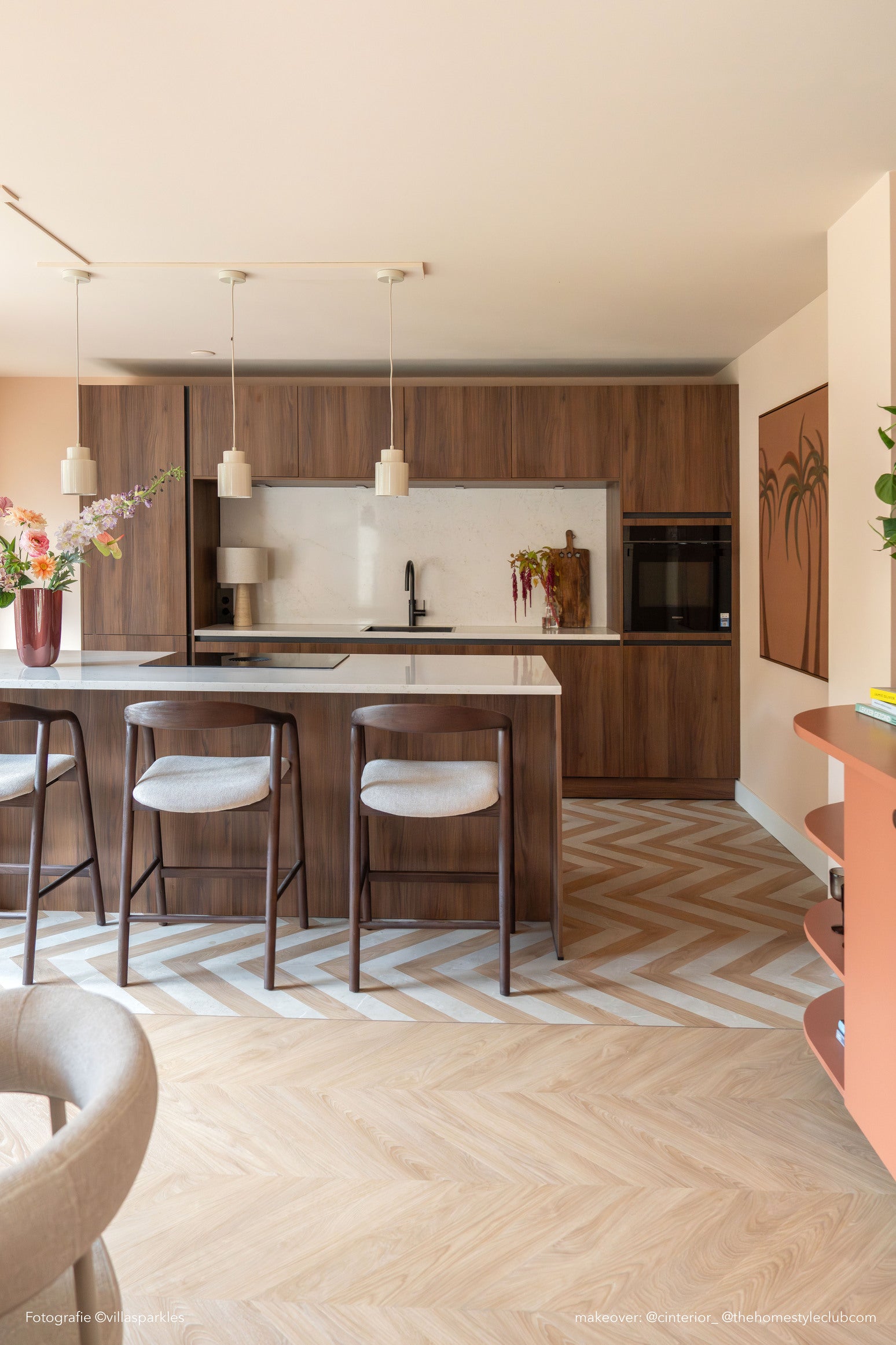 Hoker RAYVEN ciemne drewno jesionowe