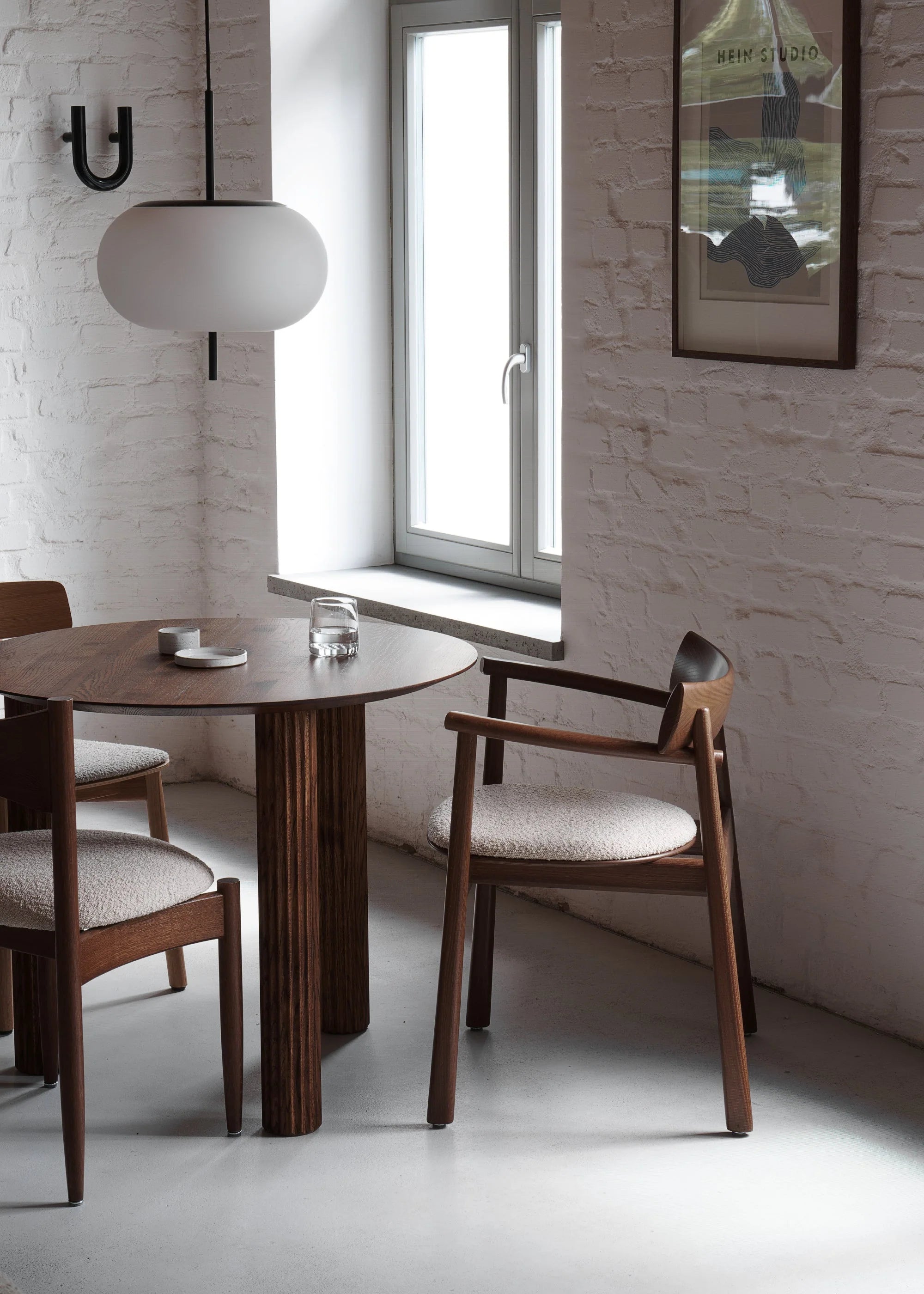 Stolička ELIPSA SOFT z dubového dreva a pieskového boucle