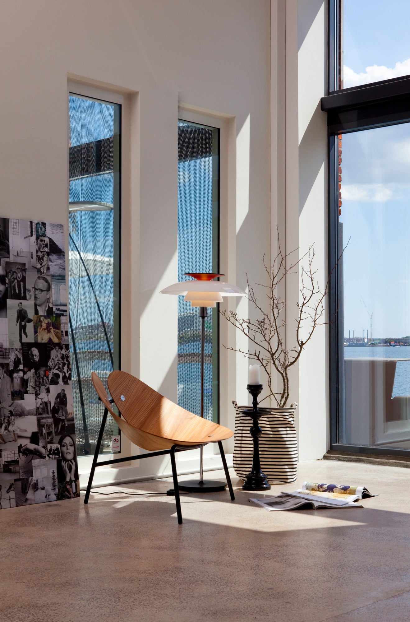 Stojaca lampa PH 80 biela s chrómovým podstavcom