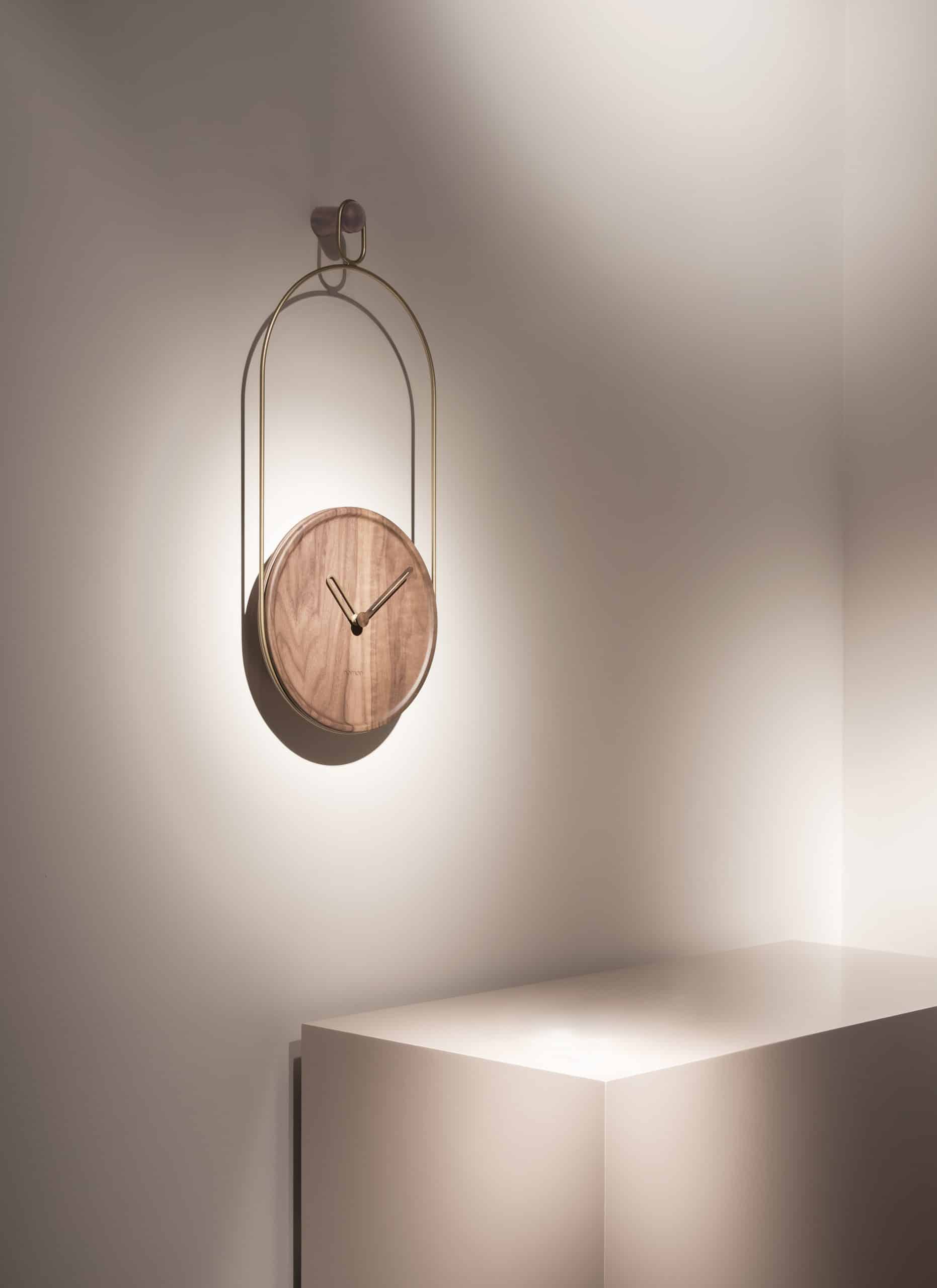 Wall Clock ESLABON Walnut Wood with Brass