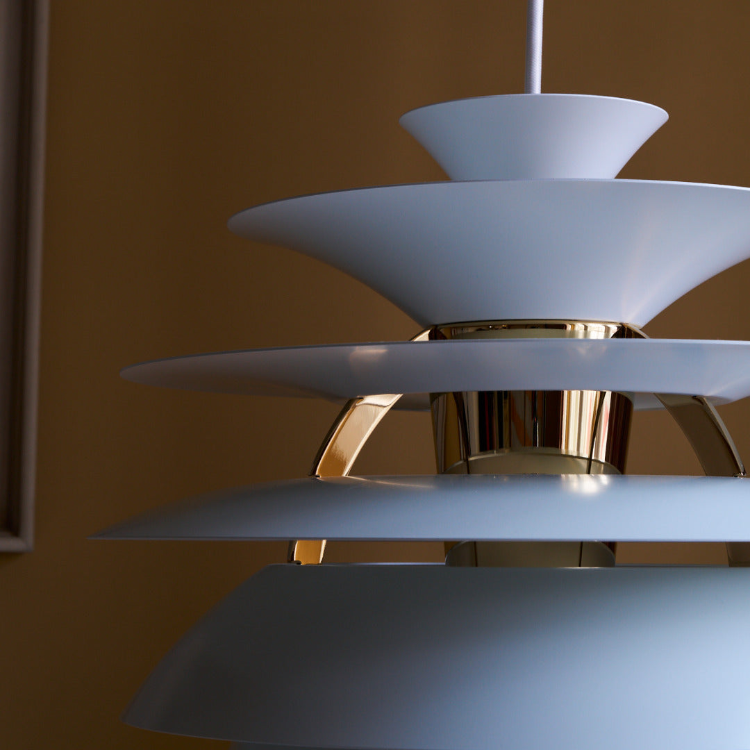 Závesná lampa PH SNOWBALL špinavá modrá s mosadzným povrchom