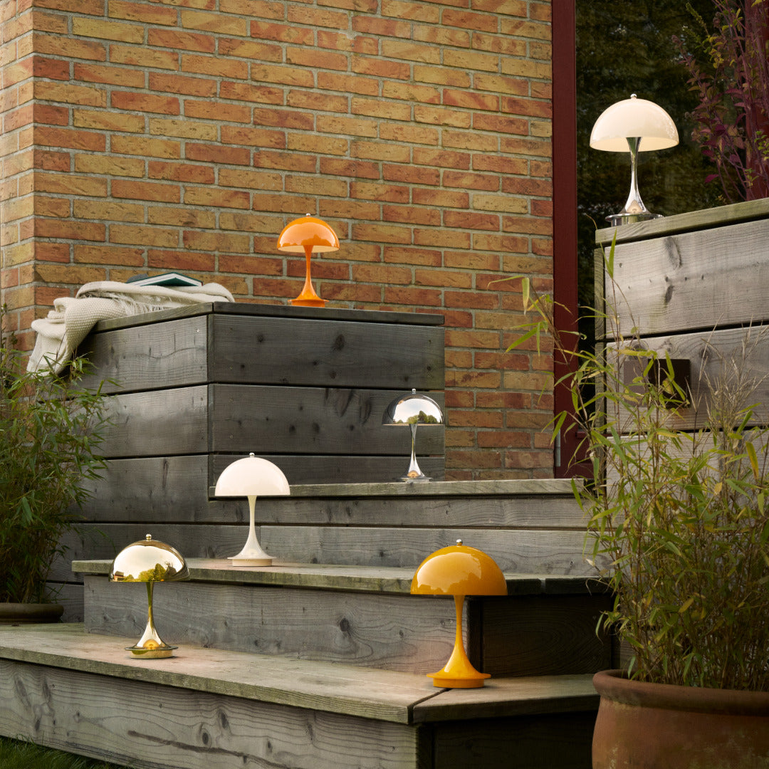 Prenosná lampa PANTHELLA 160 béžová opál s chrómovým podstavcom