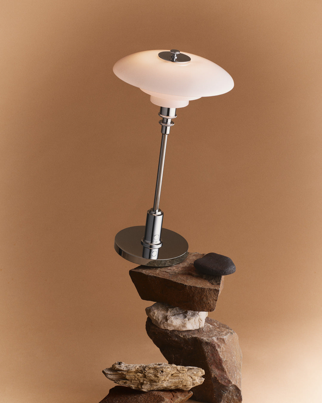 Prenosná lampa PH 2/1 biela s chrómovaným podstavcom